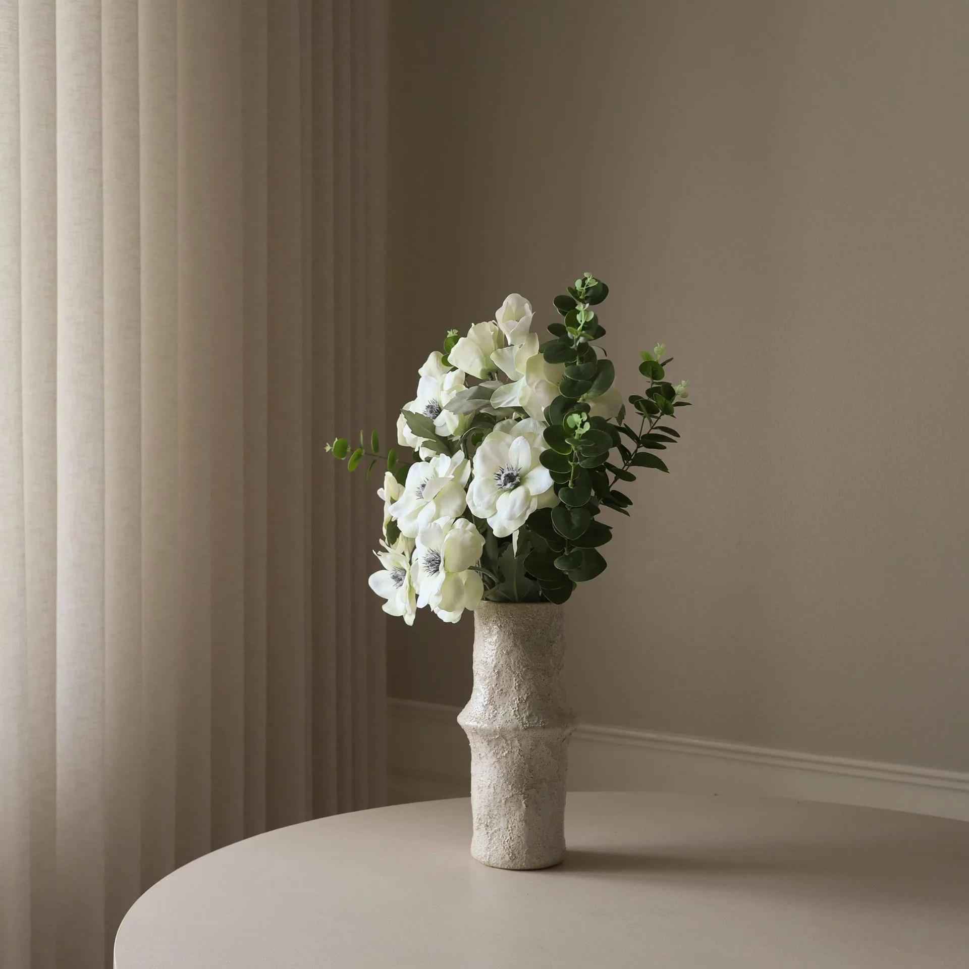 Bouquet artificiel White Satin, Anemon-eucalyptus 9 pcs Botané