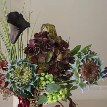 Bouquet artificiel Woodland Nocturne - Calla-anthurium-hortensia-tournesol d’automne, 112 cm, 14 pièces - Botané
