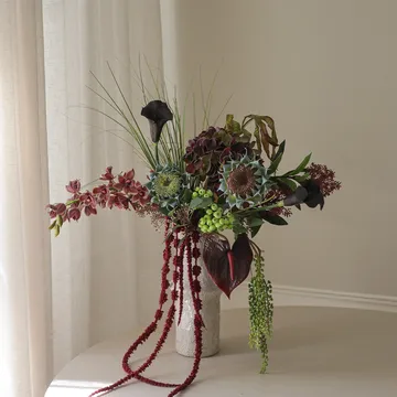 Bouquet artificiel Woodland Nocturne - Calla-anthurium-hortensia-tournesol d’automne, 112 cm, 14 pièces - Botané