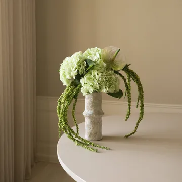 Bouquet de fleurs artificielles Dewdrop Symphony - Hortensia vert clair anthurium amarante 6 pcs - Botané