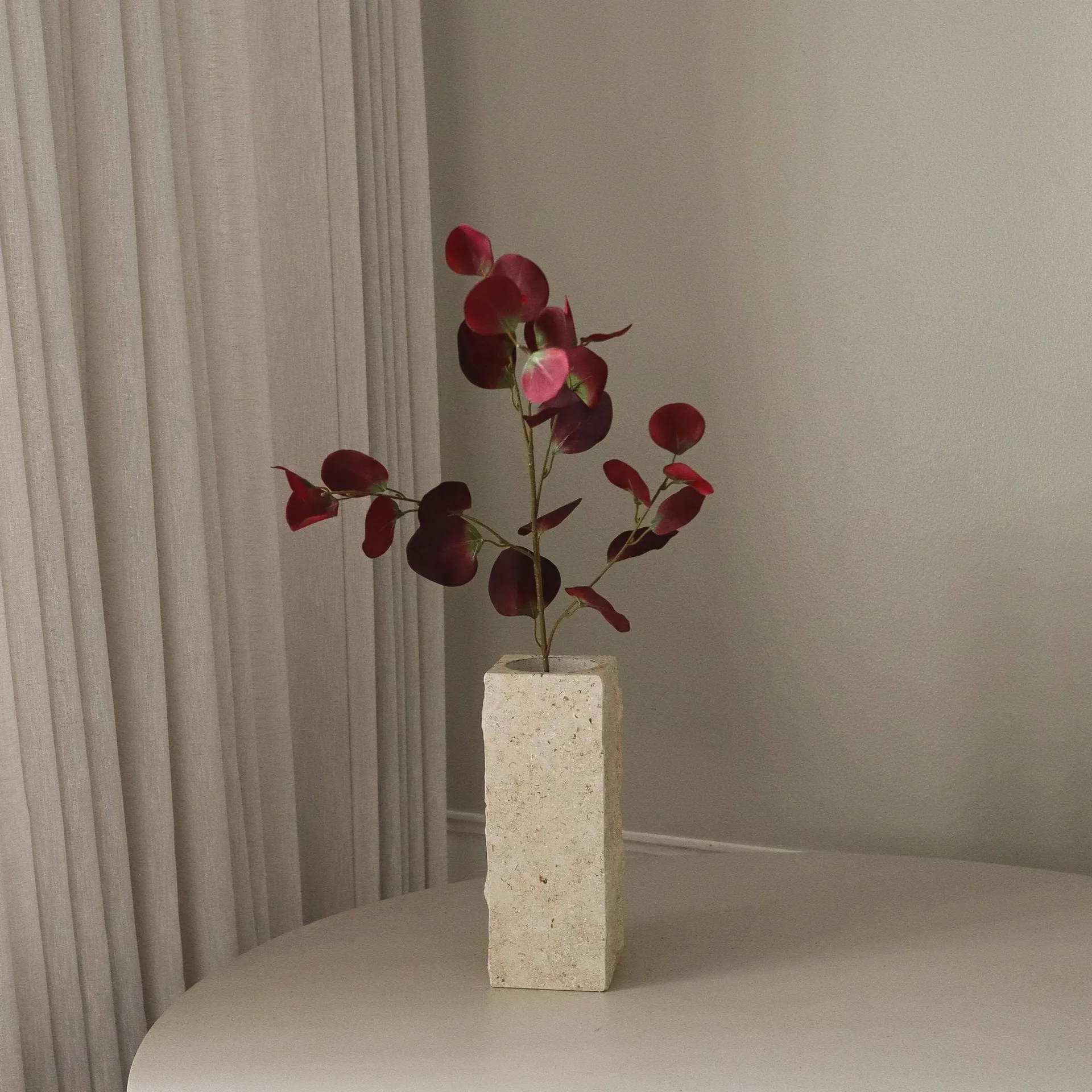 Branche artificielle d’eucalyptus, Burgundy, 84 cm Botané