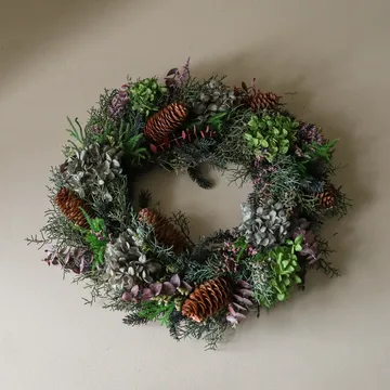Couronne de fleurs Botanical Forest Wreath - Hortensia-eucalyptus-branches de conifère-pommes de pin, Ø40 cm - Botané
