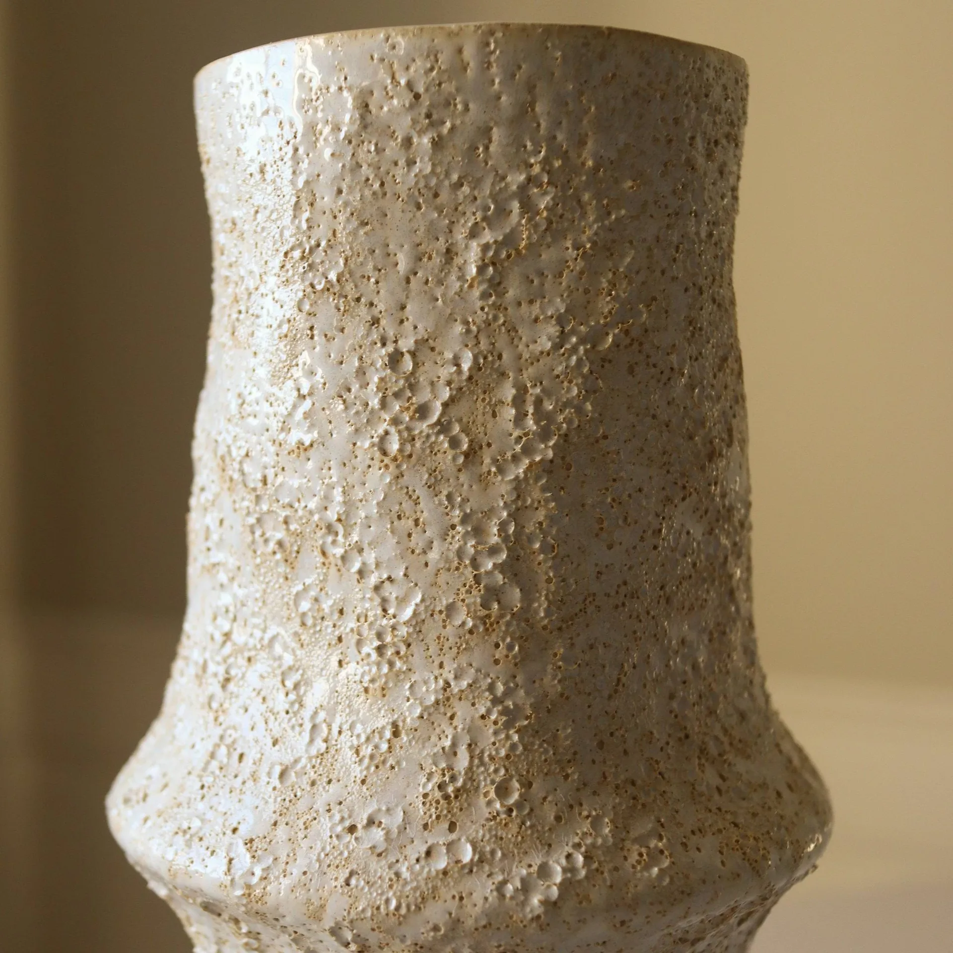 Vase en céramique Earth, Large, Ø10x30,5 cm Botané