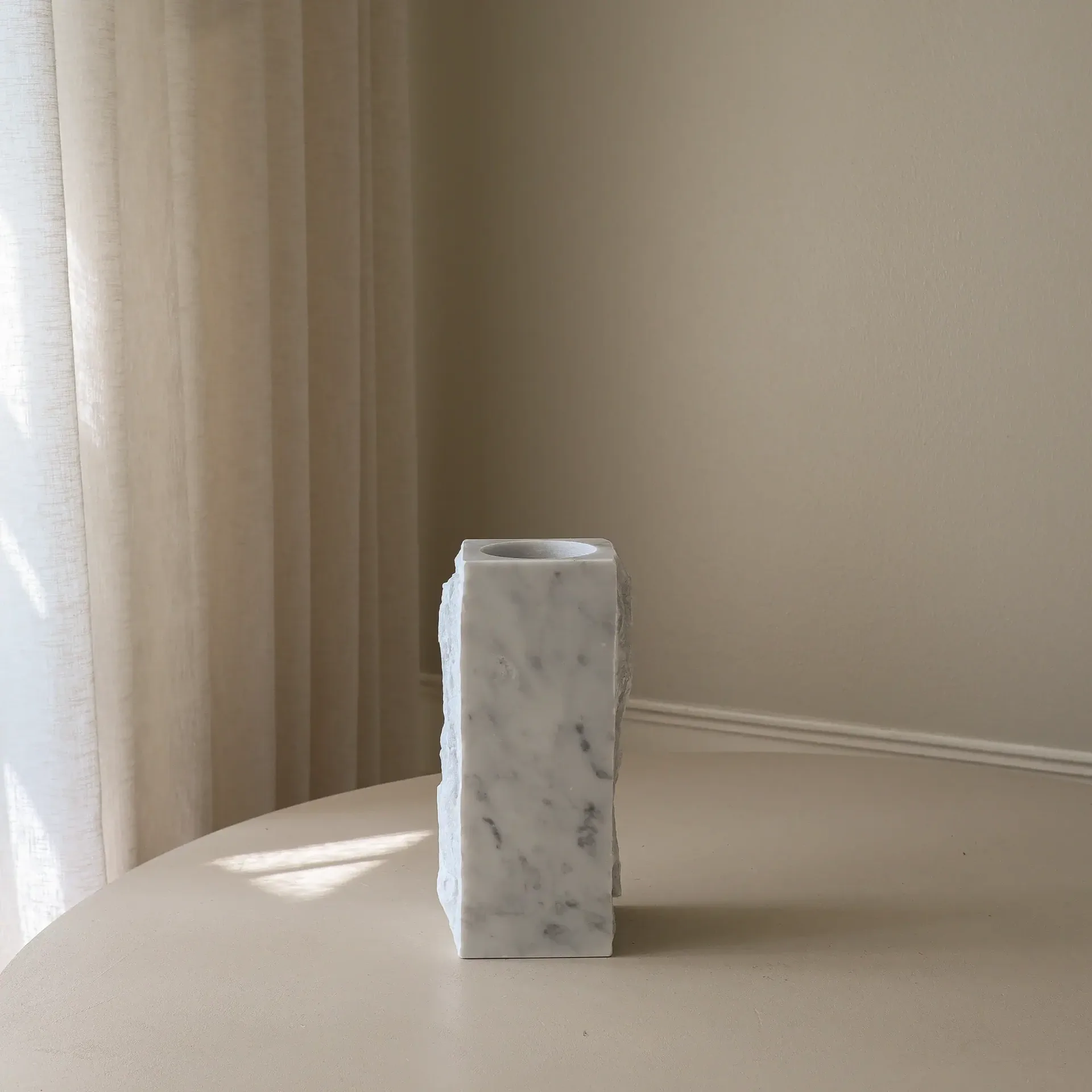 Vase en marbre Carrara Edge, Medium, 30 cm Botané