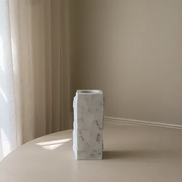 Vase en marbre Carrara Edge - Medium, 30 cm - Botané