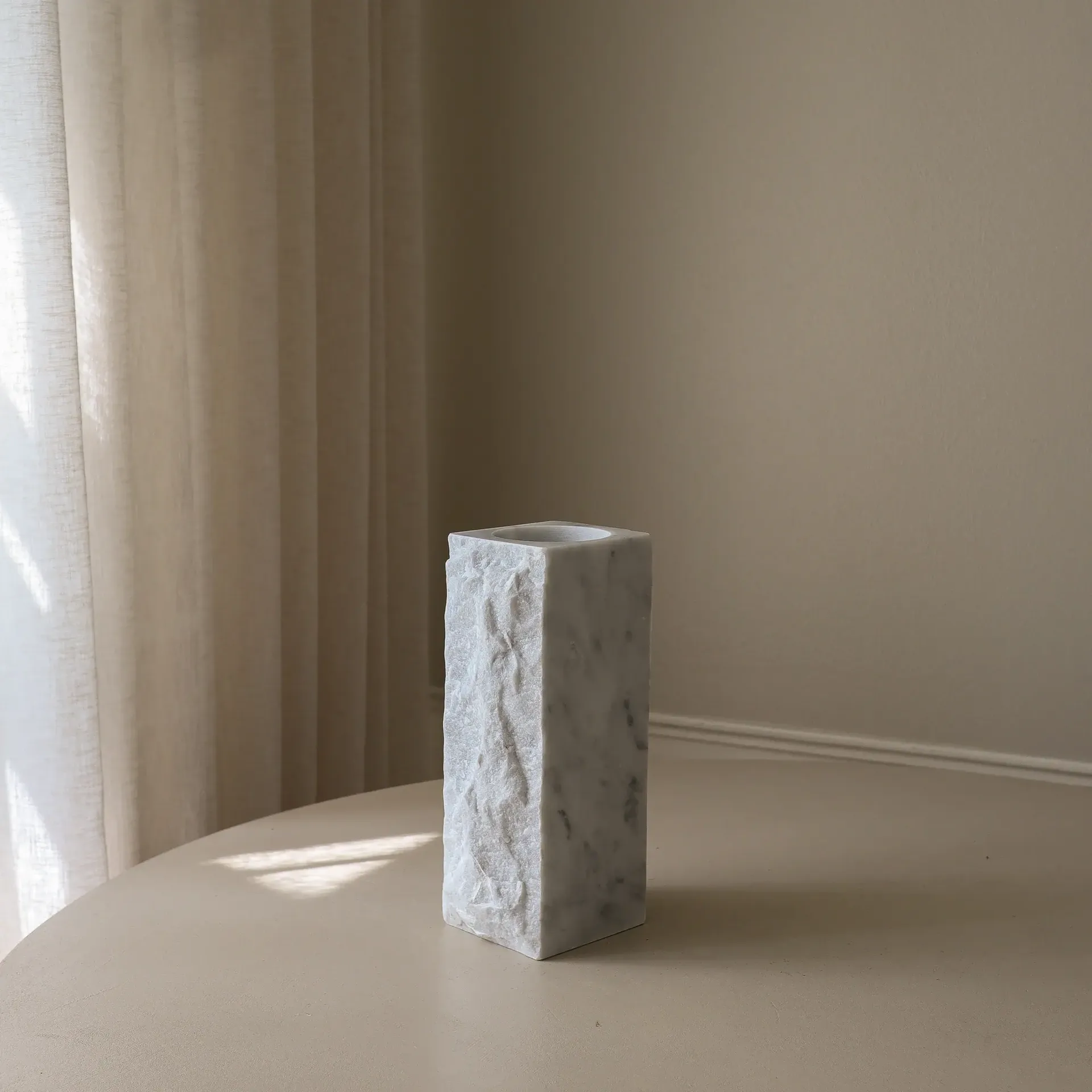 Vase en marbre Carrara Edge, Medium, 30 cm Botané