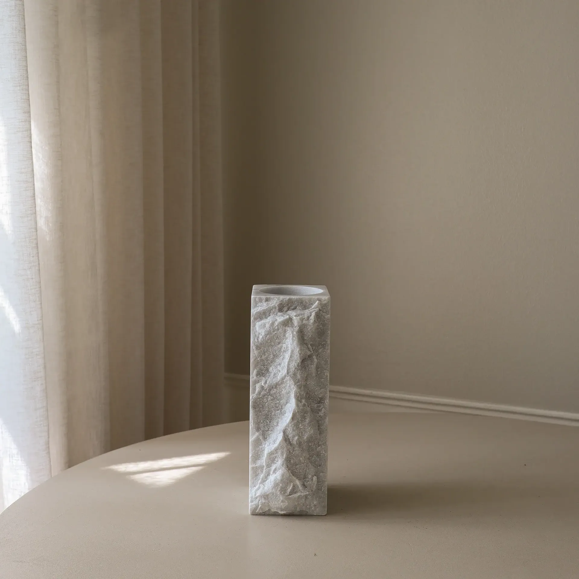 Vase en marbre Carrara Edge, Medium, 30 cm Botané