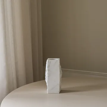 Vase en marbre Carrara Edge - Small, 25 cm - Botané