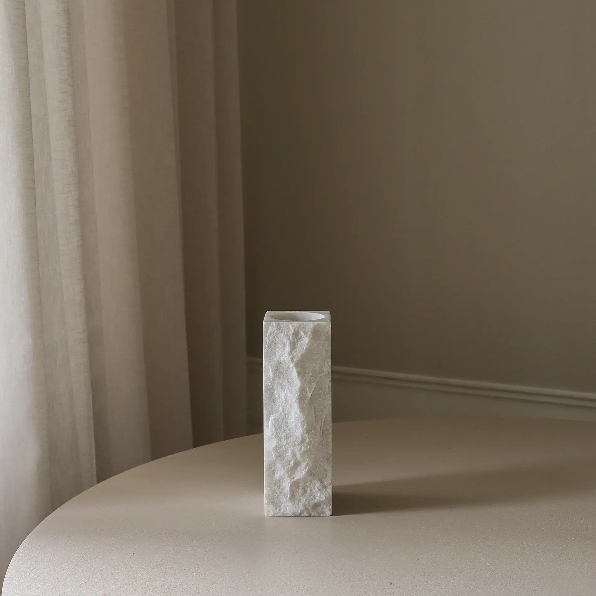 Vase en marbre Carrara Edge, Small, 25 cm Botané