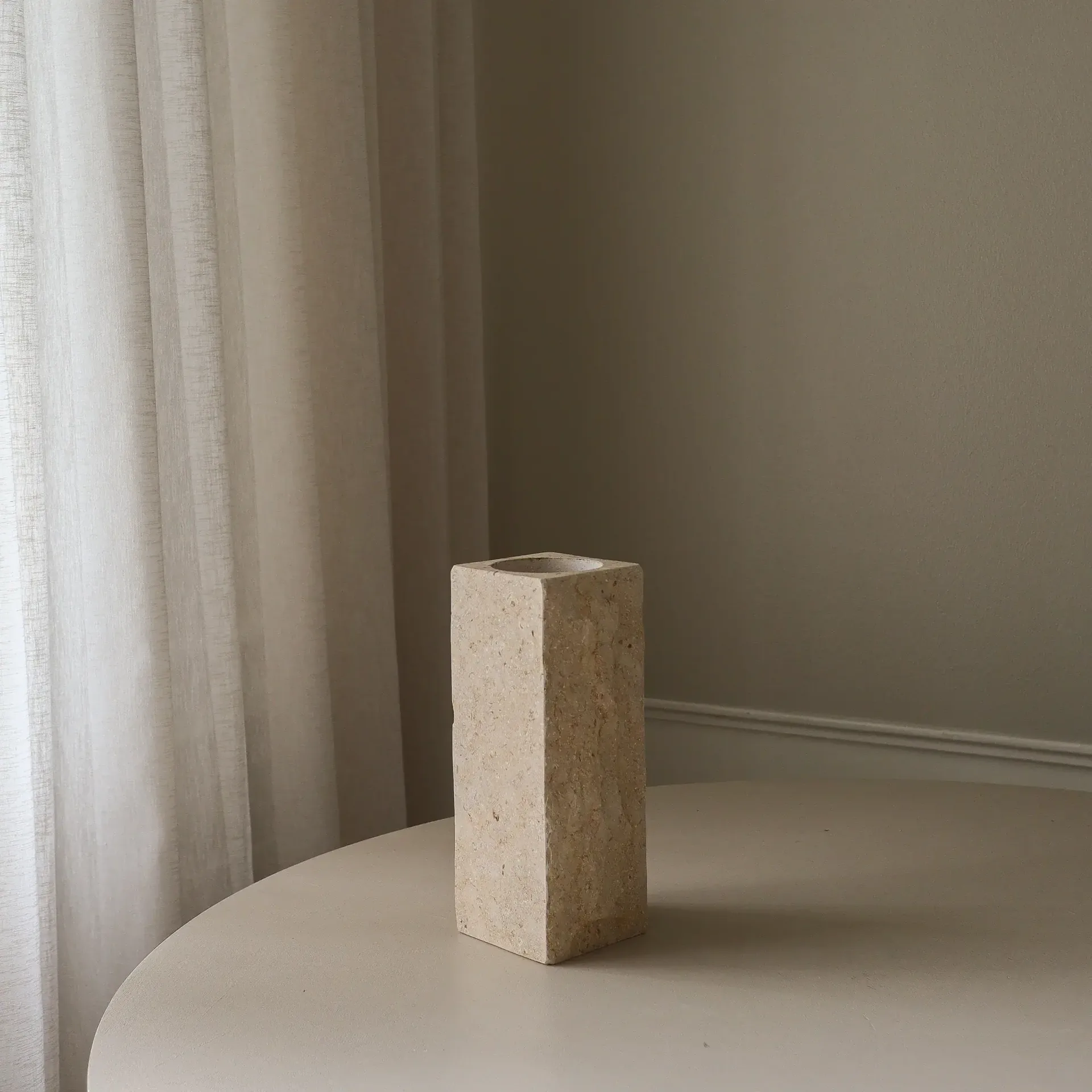 Vase en marbre Limestone Edge, Medium, 30 cm Botané
