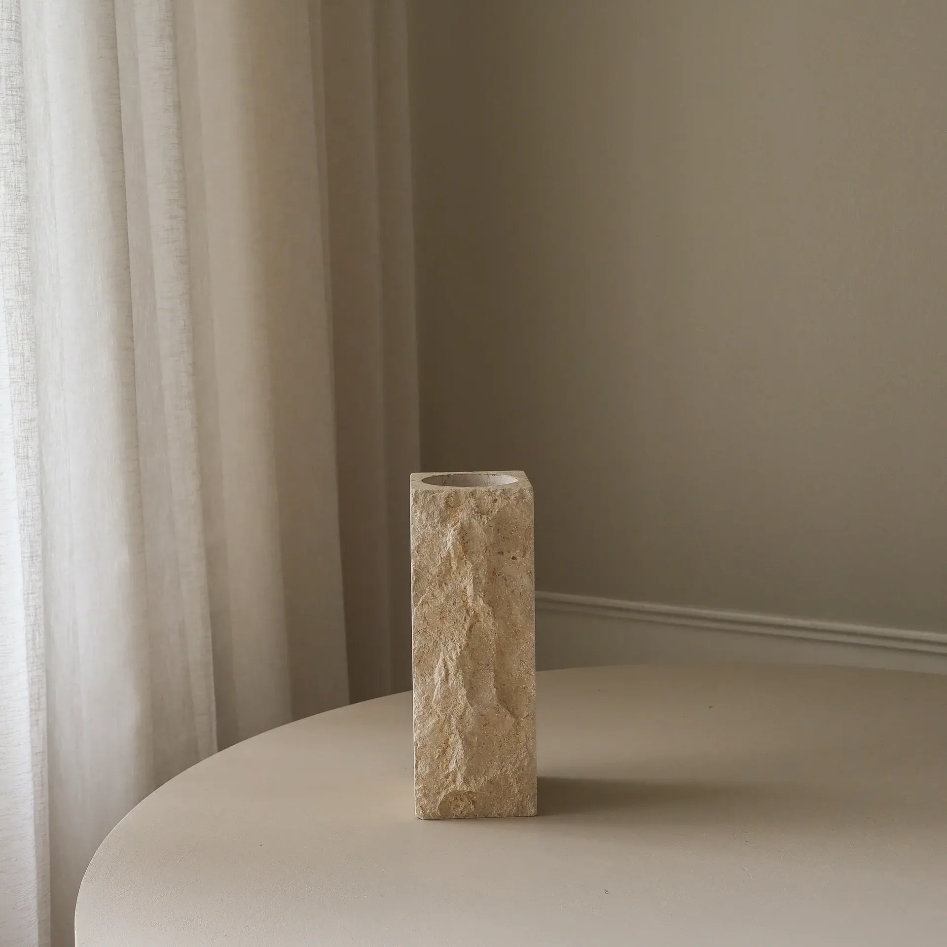 Vase en marbre Limestone Edge, Medium, 30 cm Botané
