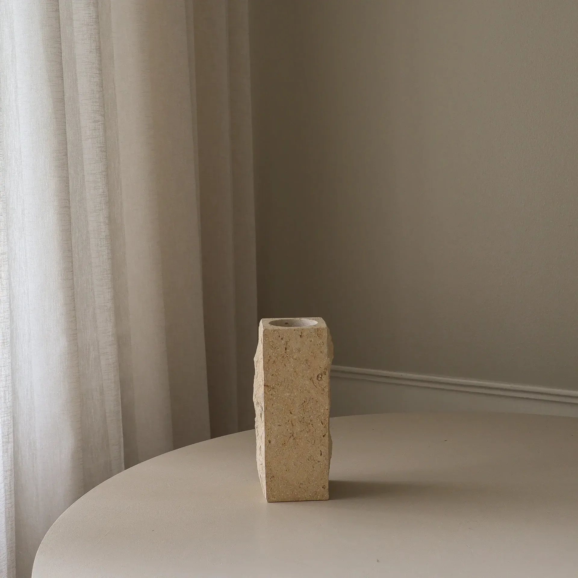 Vase en marbre Limestone Edge, Small, 25 cm Botané