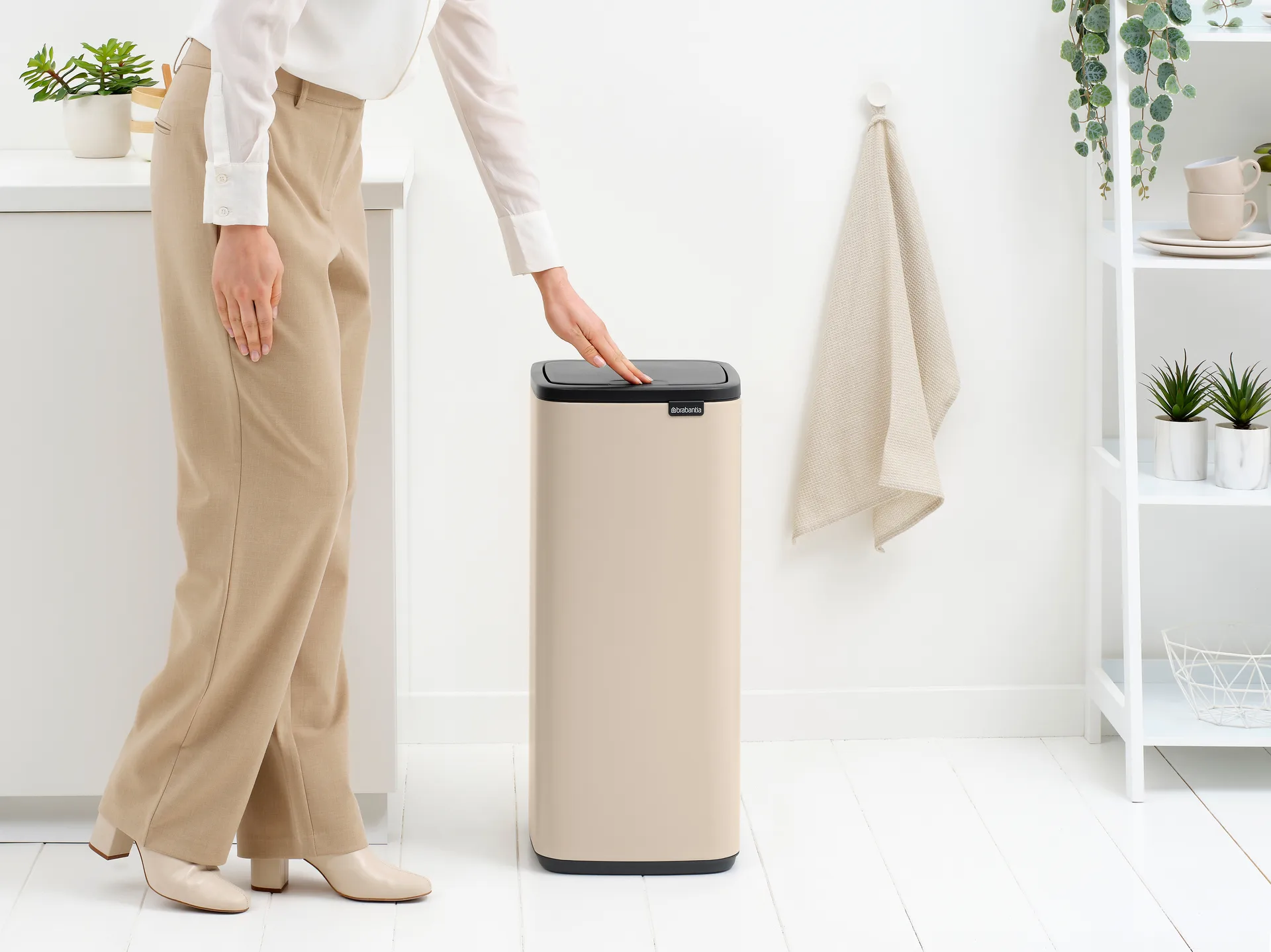 Bo Touch Bin 30 L, Soft Beige Brabantia