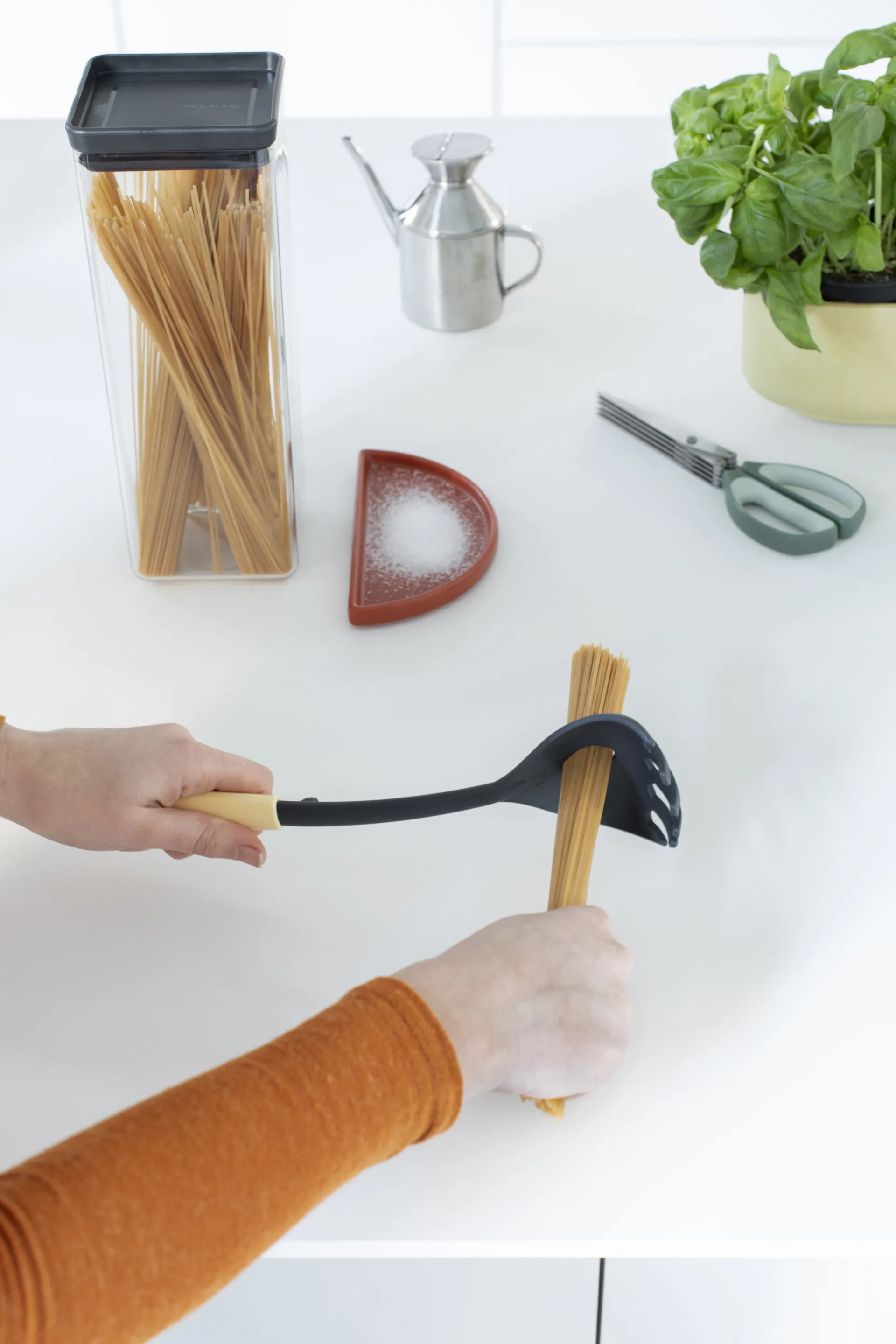 Bocal de rangement carré TASTY+ 2,5 L, Gris foncé Brabantia