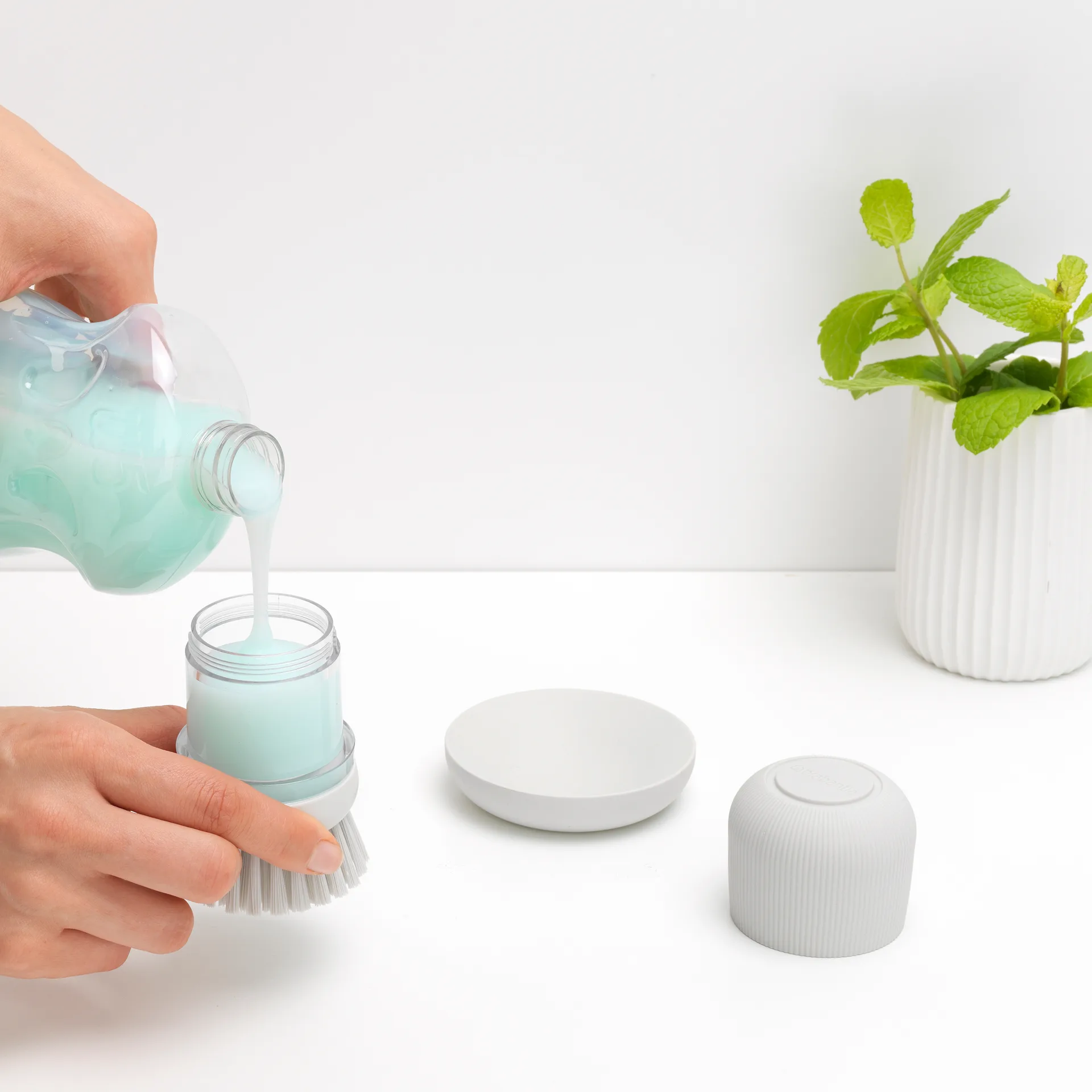 Brosse à vaisselle avec distributeur de savon Brabantia, Gris foncé Brabantia