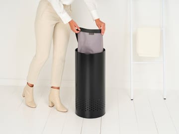 Panier à linge Brabantia avec couvercle en plastique 35 L - Noir mat - Brabantia