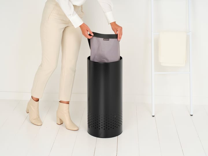 Panier à linge Brabantia avec couvercle en plastique 35 L - Noir mat - Brabantia