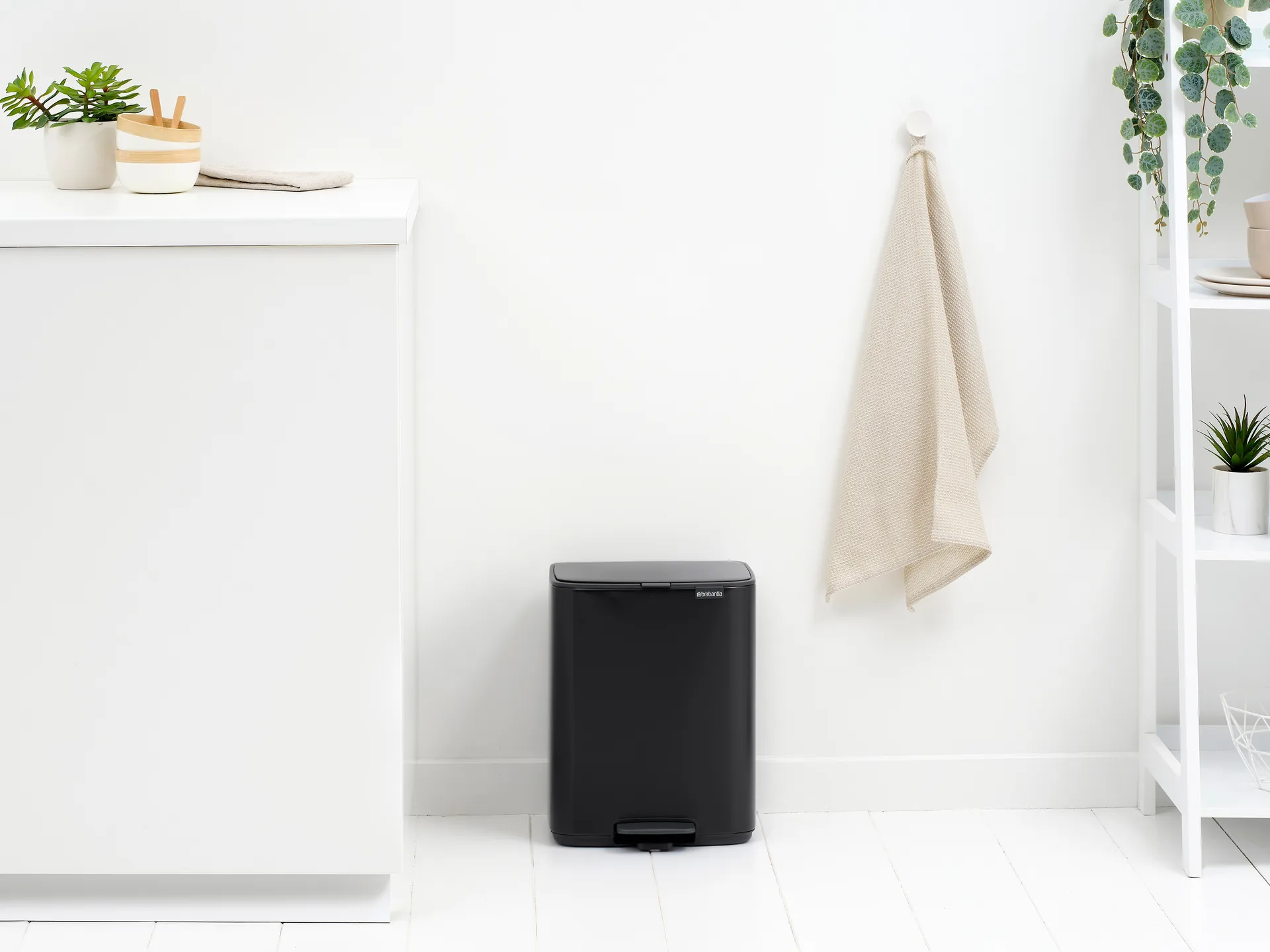 Poubelle à pédale Bo 12 L, Matt Black Brabantia