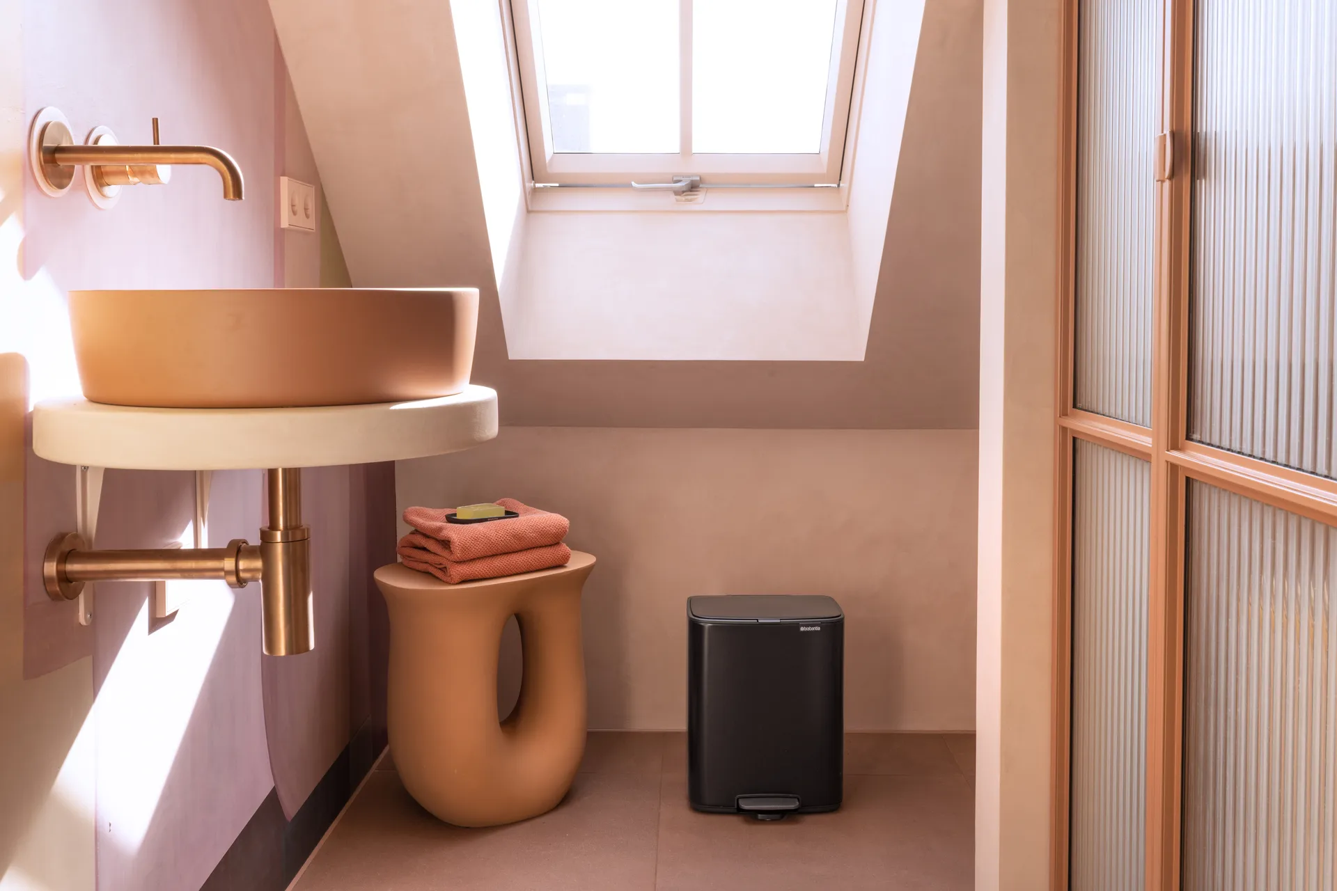 Poubelle à pédale Bo 12 L, Matt Black Brabantia