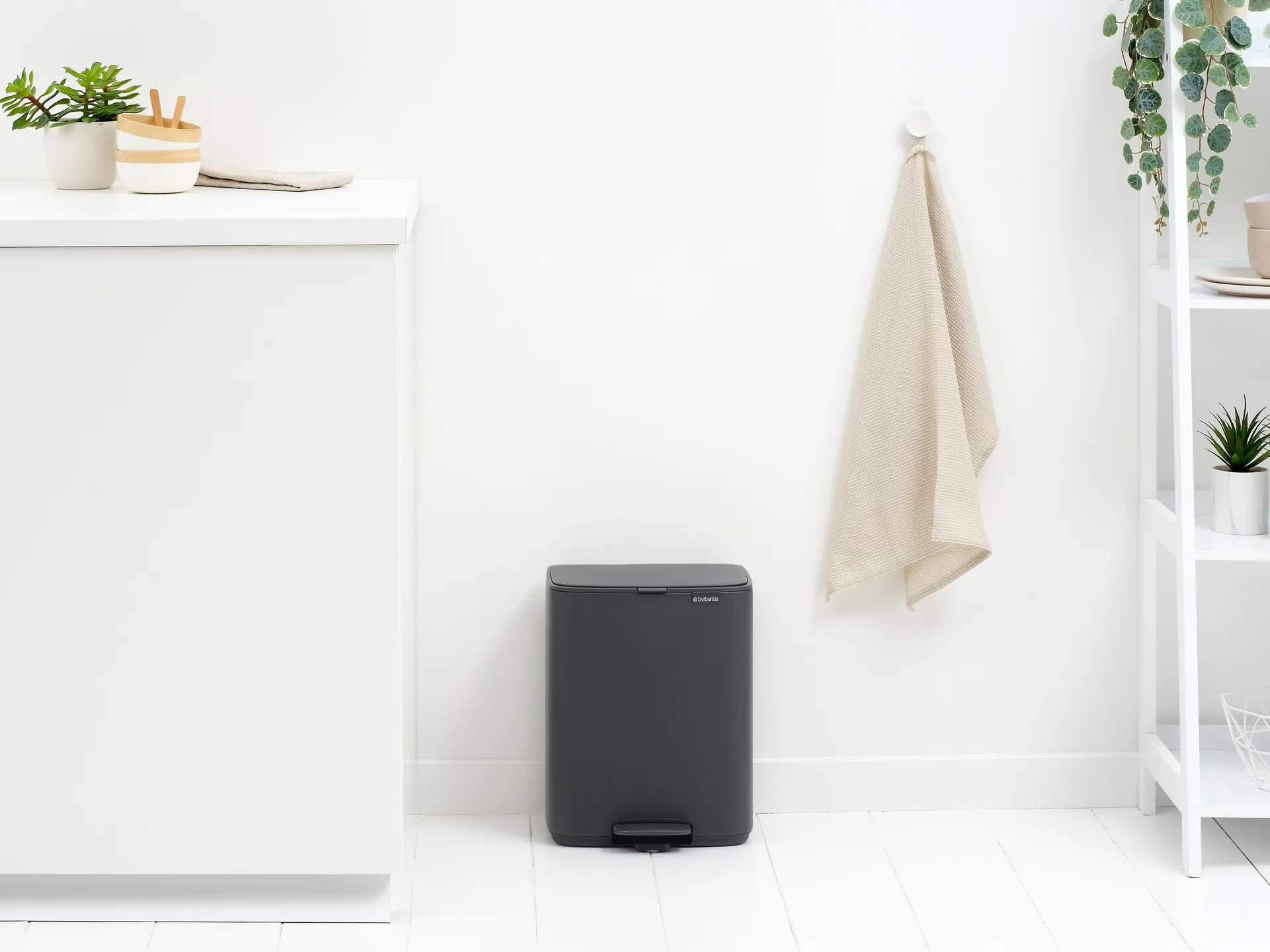 Poubelle à pédale Bo 12 L, Mineral Infinite Grey Brabantia