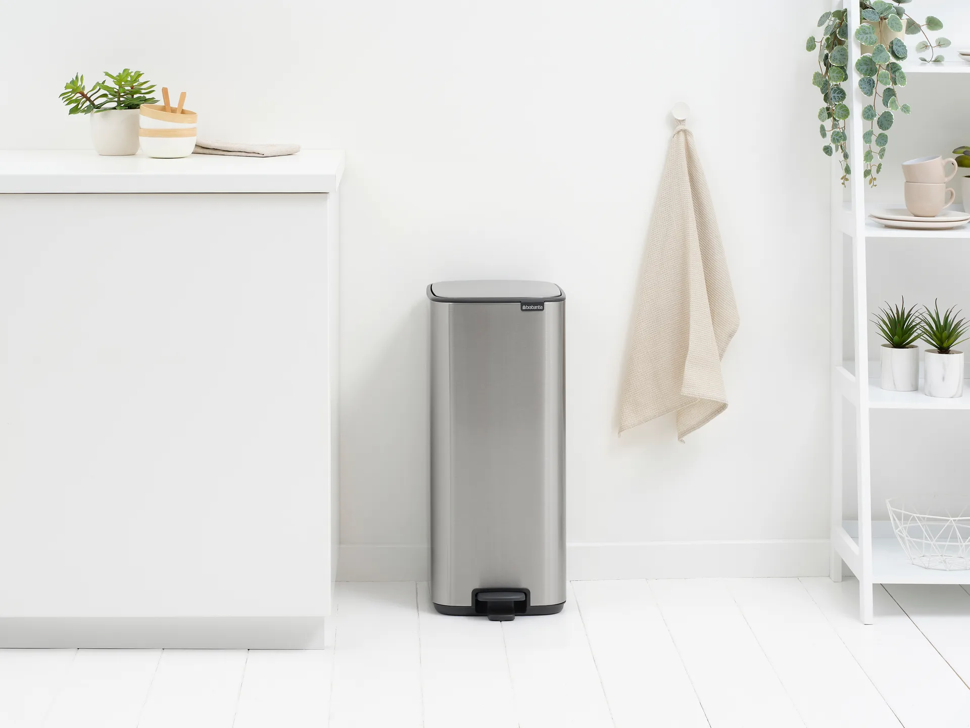 Poubelle à pédale Bo 30 L, Matt Steel Fingerprint Proof Brabantia