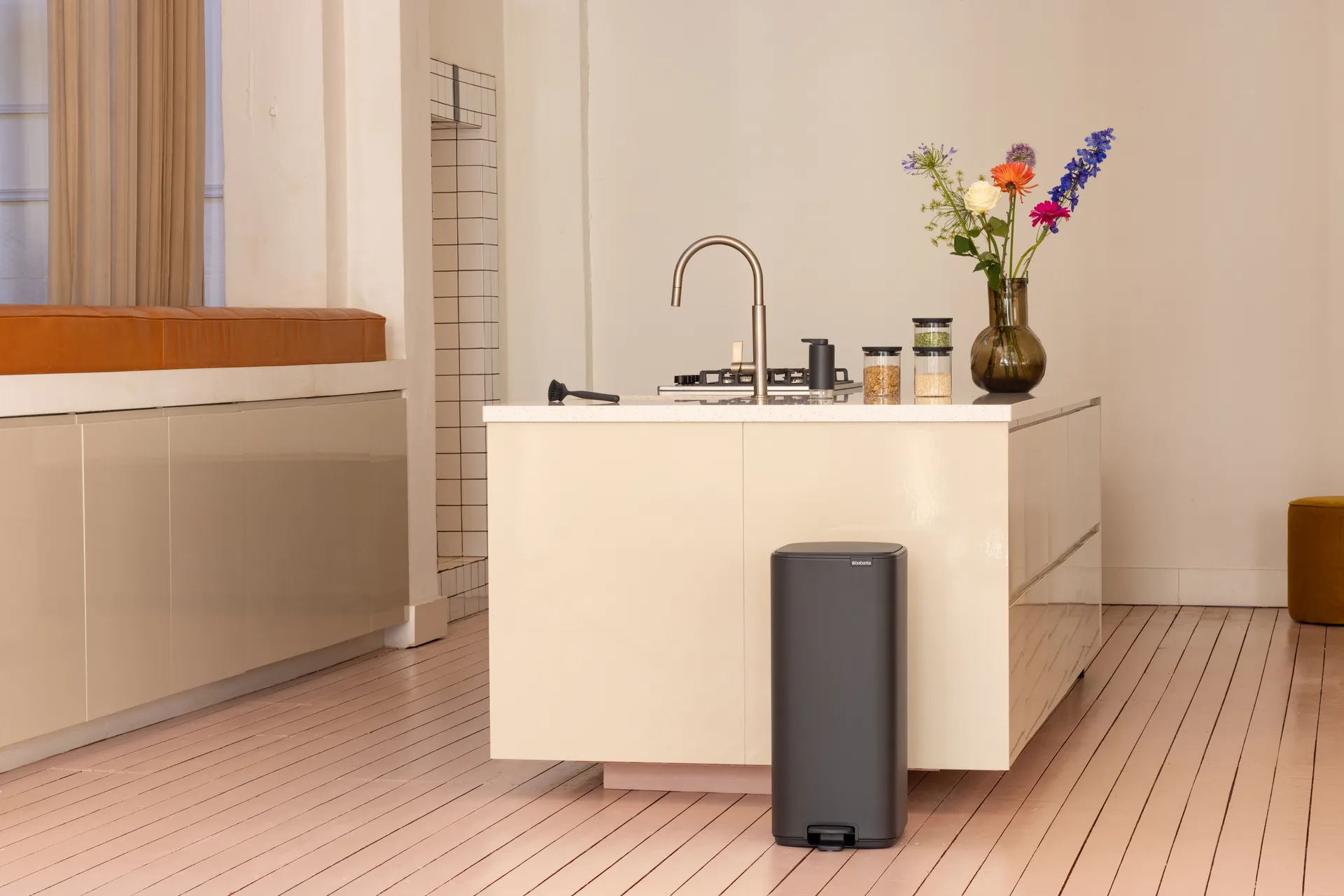 Poubelle à pédale Bo 30 L, Mineral Infinite Grey Brabantia