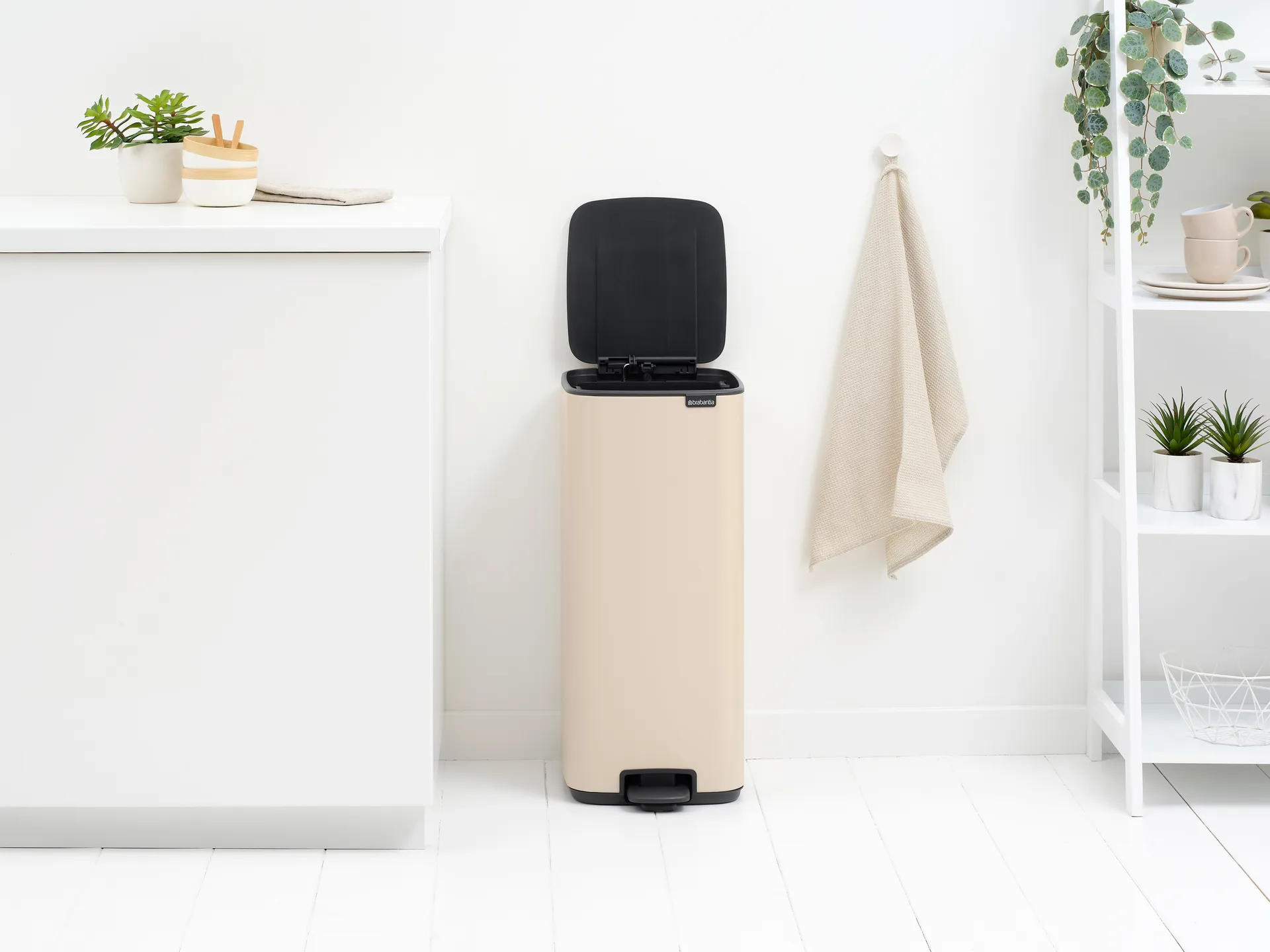 Poubelle à pédale Bo 30 L, Soft Beige Brabantia