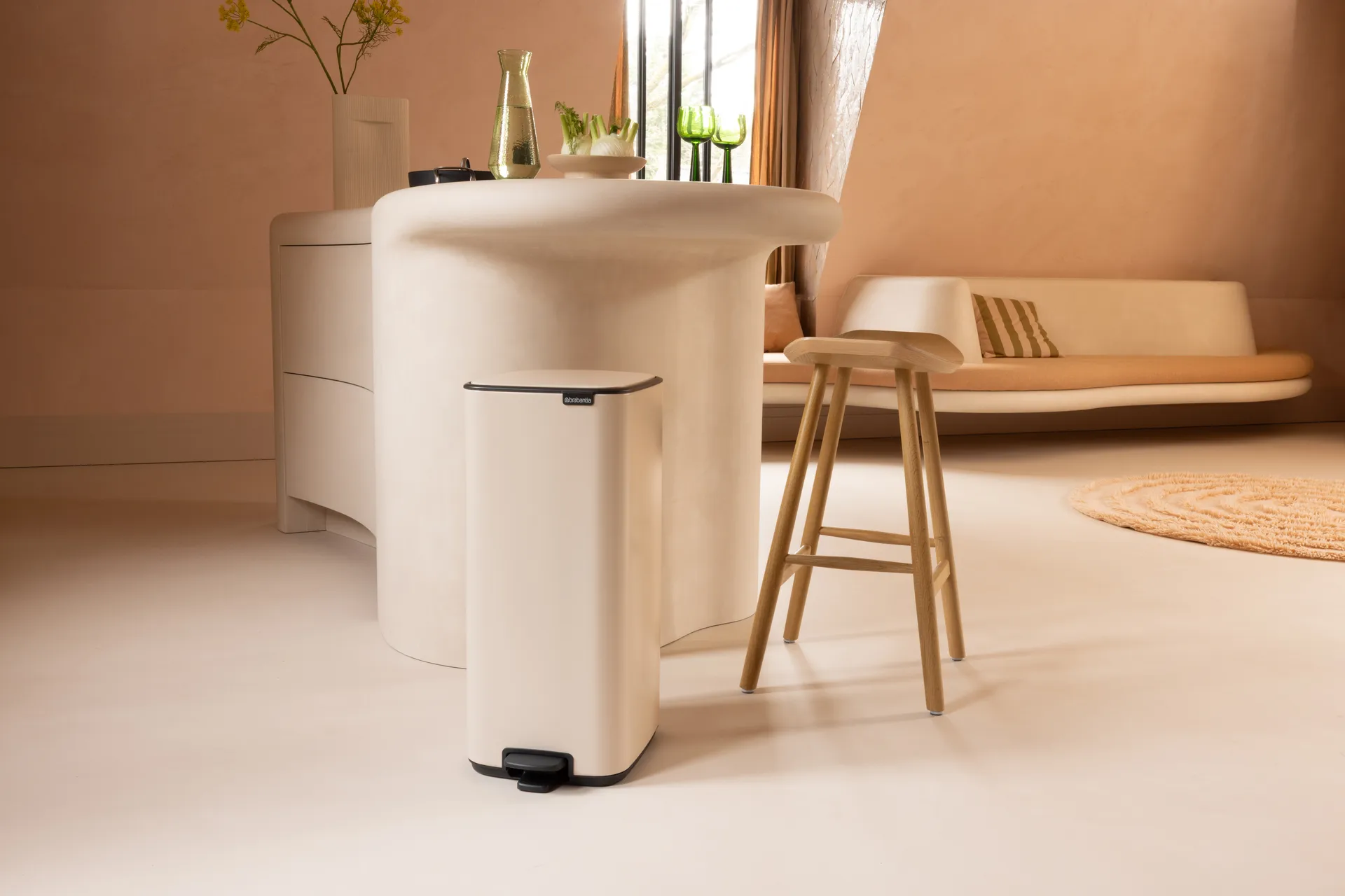 Poubelle à pédale Bo 30 L, Soft Beige Brabantia
