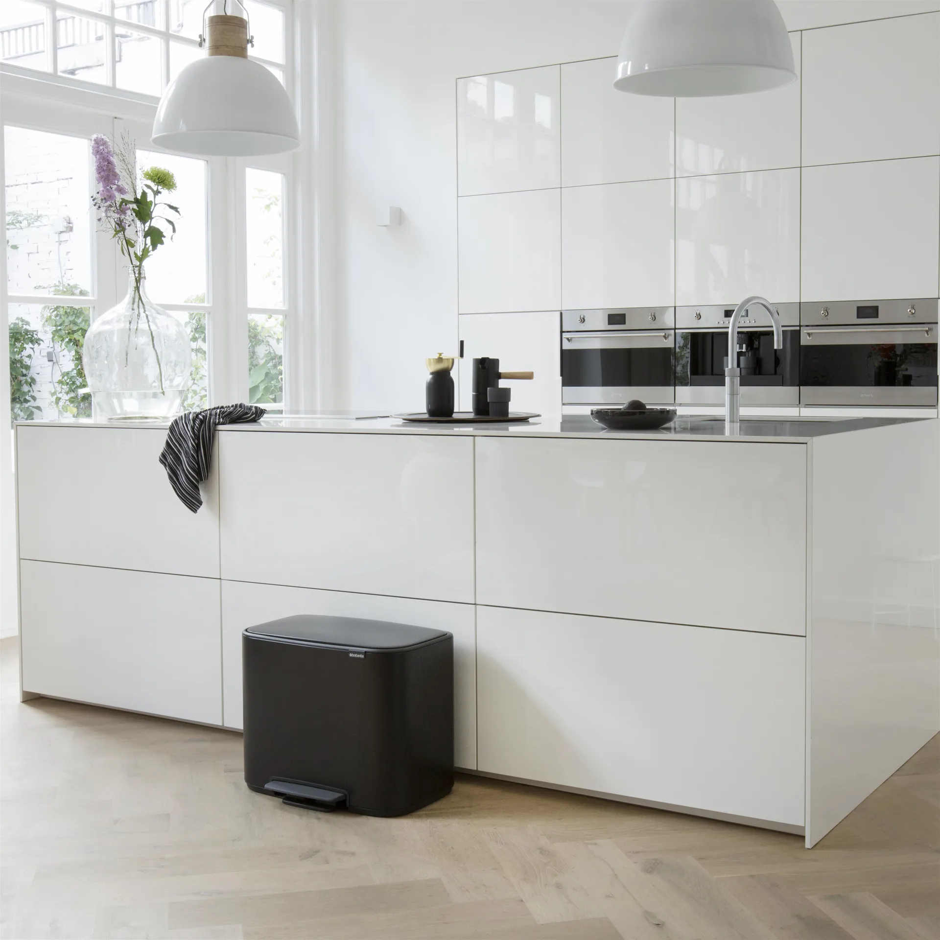 Poubelle à pédale Bo 36 l, Noir mat Brabantia