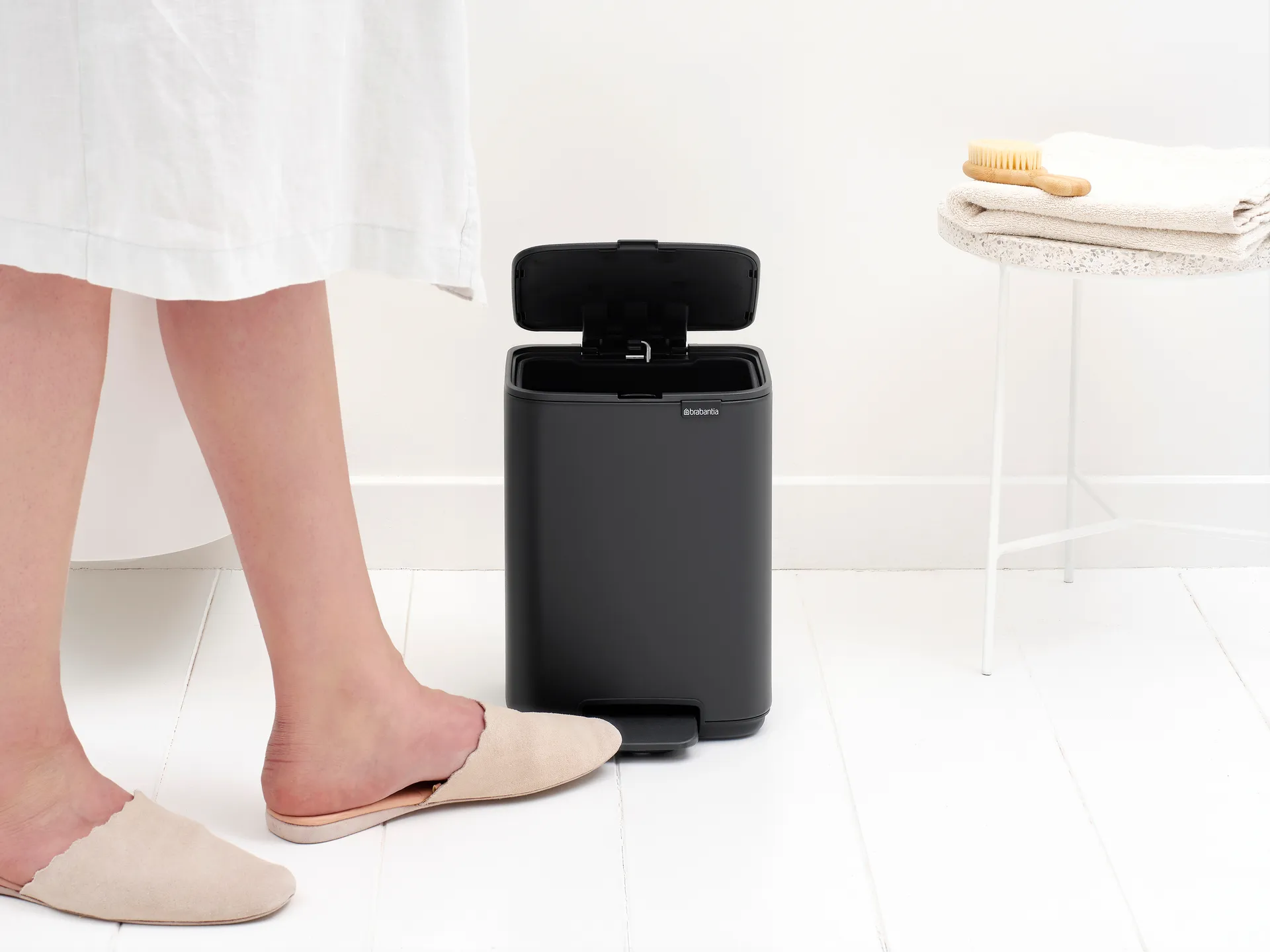 Poubelle à pédale Bo 4 L, Mineral Infinite Grey Brabantia