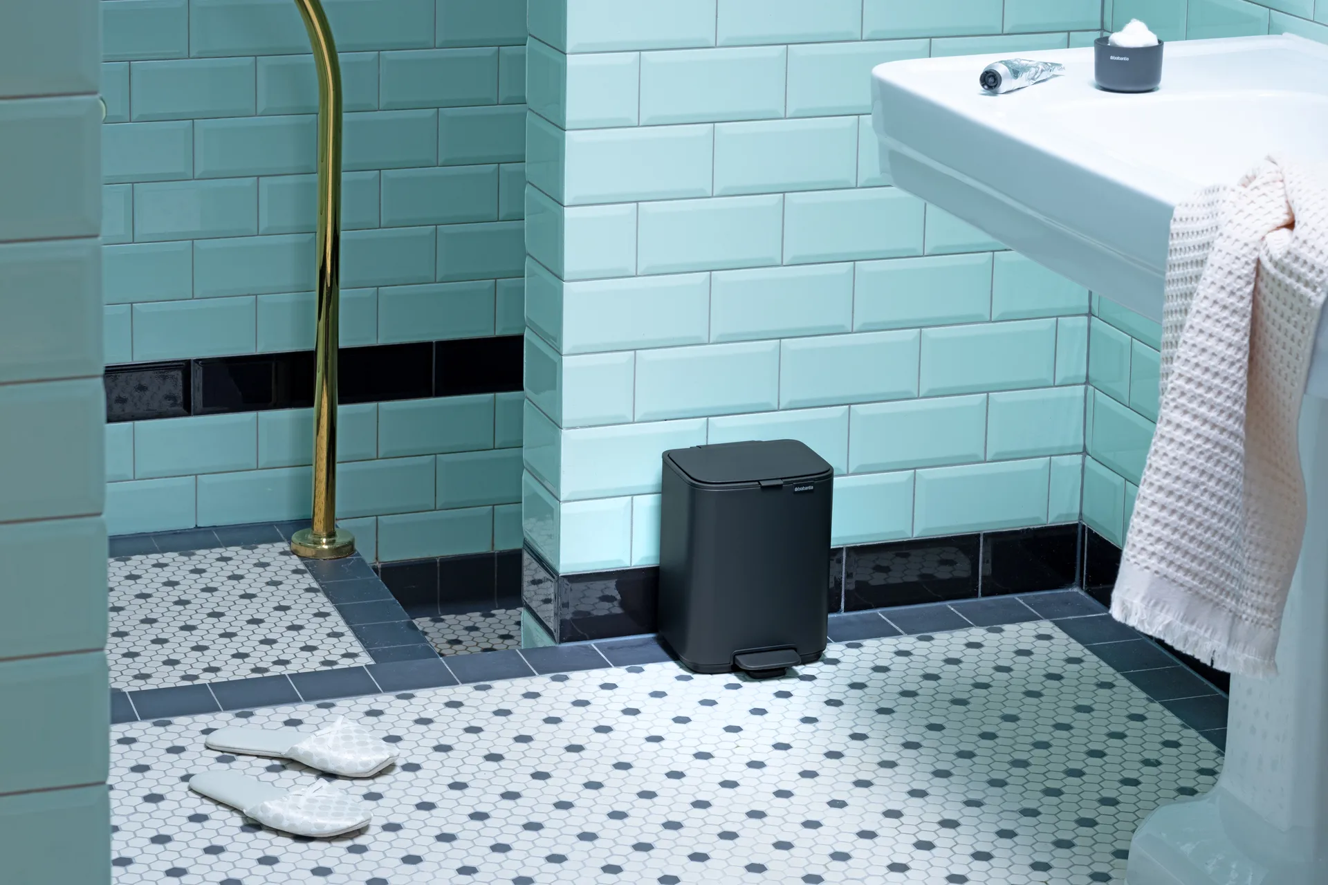 Poubelle à pédale Bo 4 L, Mineral Infinite Grey Brabantia