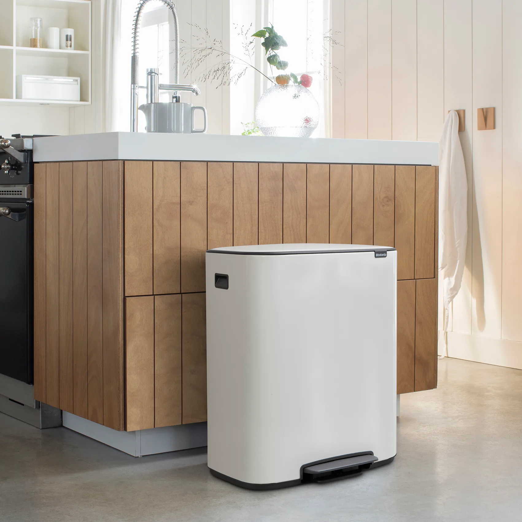 Poubelle à pédale Bo 60 L, Blanc Brabantia