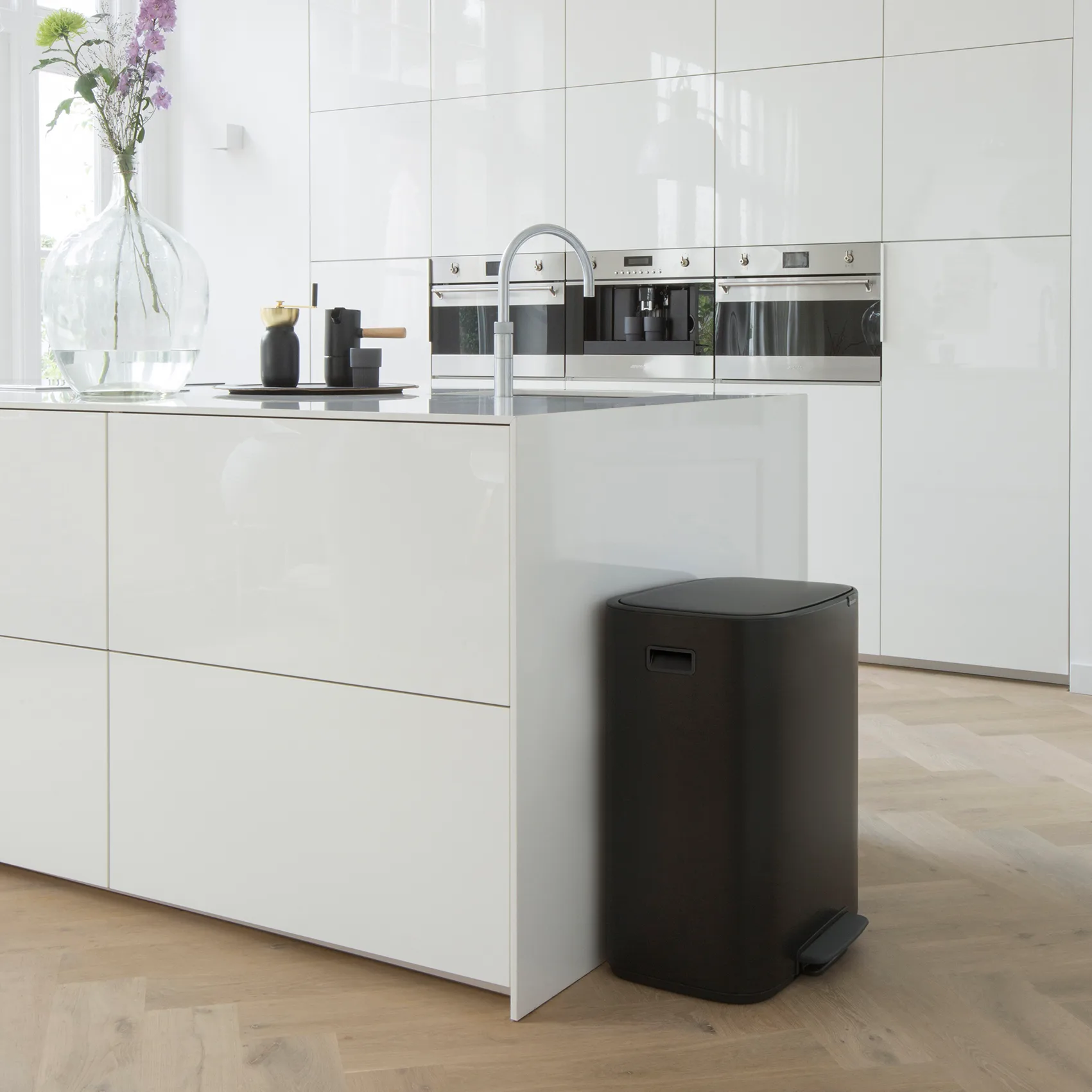 Poubelle à pédale Bo 60 L, Noir Brabantia