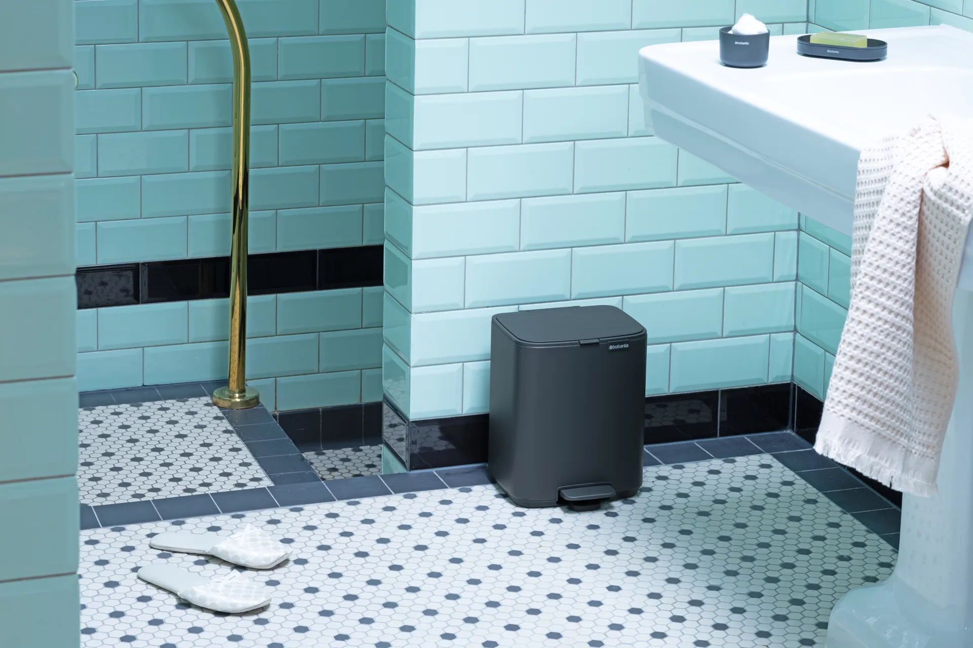 Poubelle à pédale Bo 7 L, Mineral Infinite Grey Brabantia