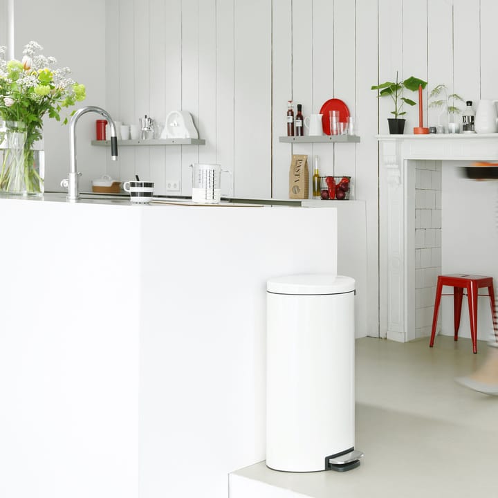 Poubelle à pédale FlatBack Silent 30 L, blanc Brabantia