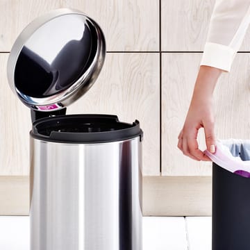 Poubelle à pédale New Icon 12 litres - acier mate anti empreinte digitale - Brabantia