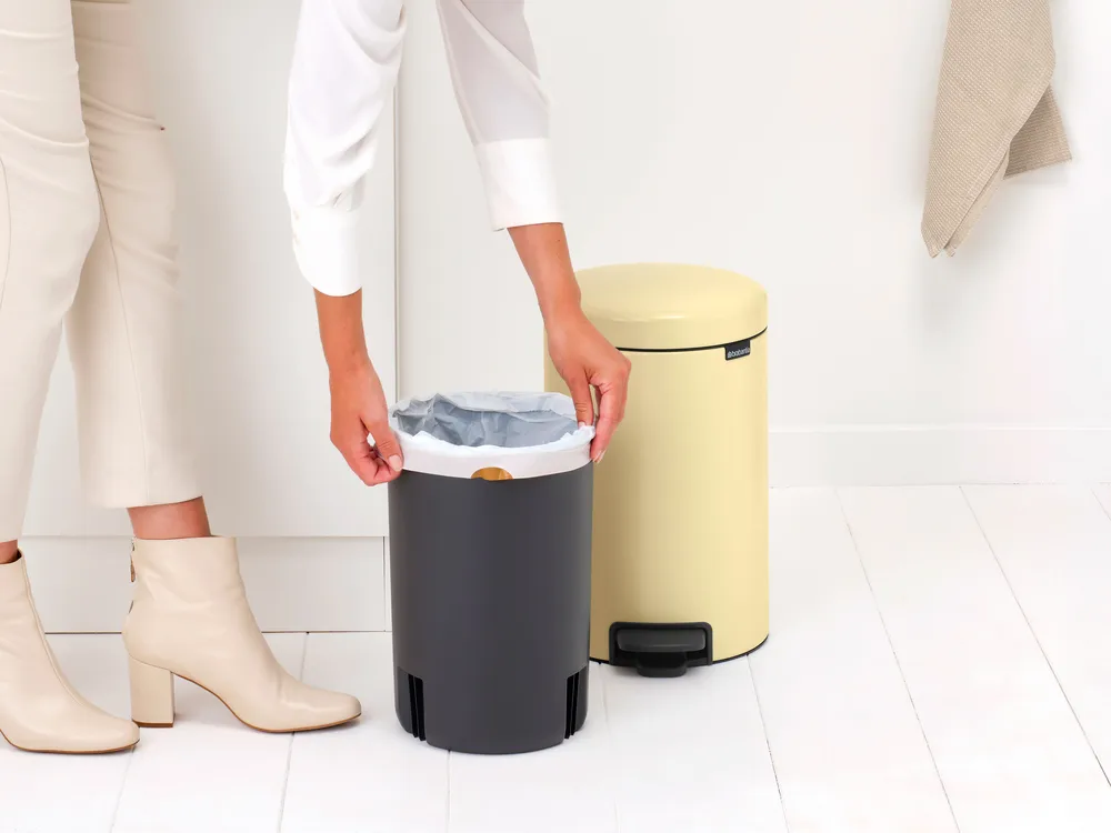 Poubelle à pédale New Icon 12 litres, Mellow Yellow Brabantia