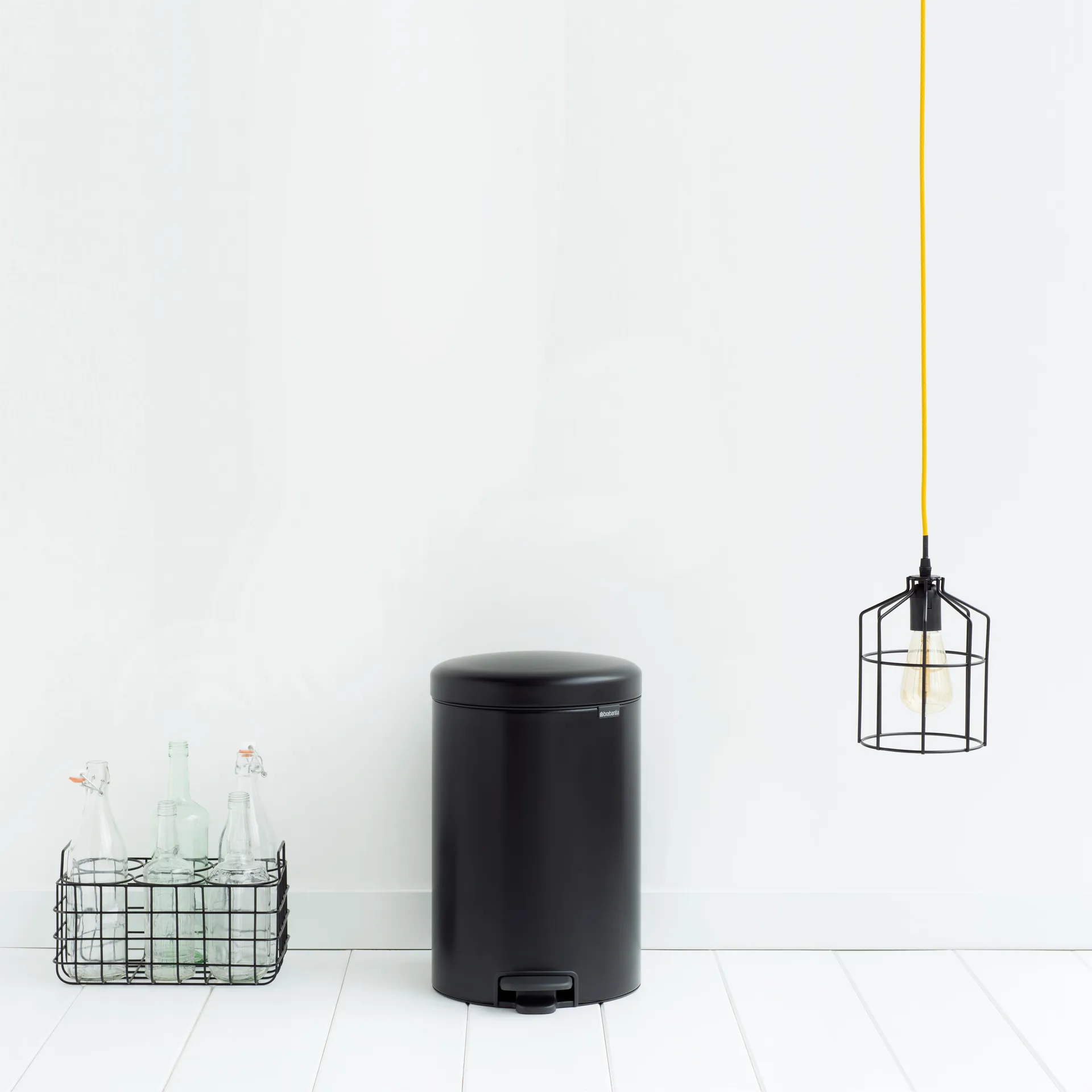 Poubelle à pédale New Icon 20 litres, noir mate Brabantia