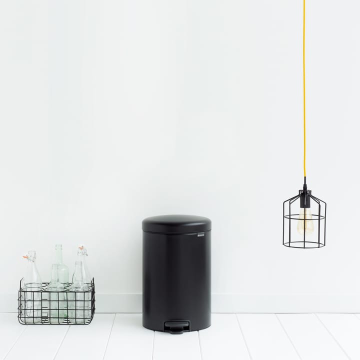 Poubelle à pédale 30L noire Brabantia Newicon