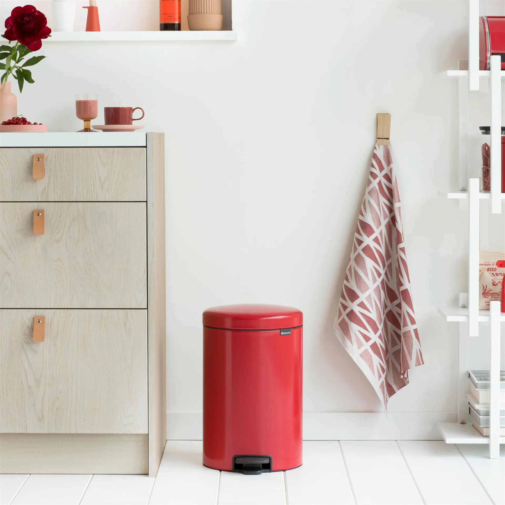 Poubelle à pédale New Icon 20 litres, rouge Brabantia