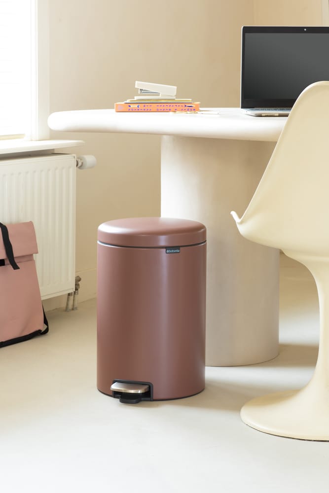 Poubelle à pédale New Icon 20 litres, Satin Taupe Brabantia