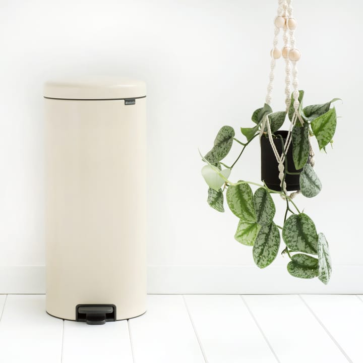 Poubelle à pédale New Icon 30 litres, almond (amande) Brabantia