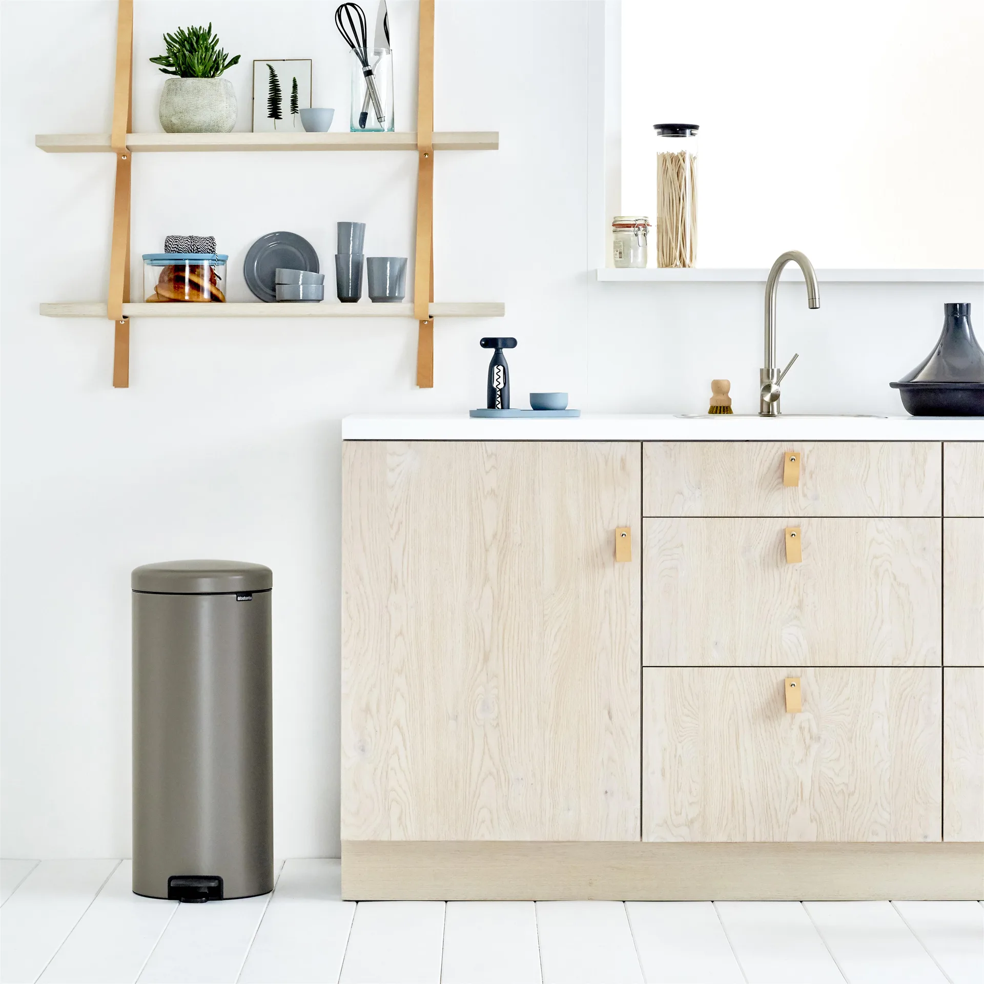Poubelle à pédale New Icon 30 litres, gris Brabantia