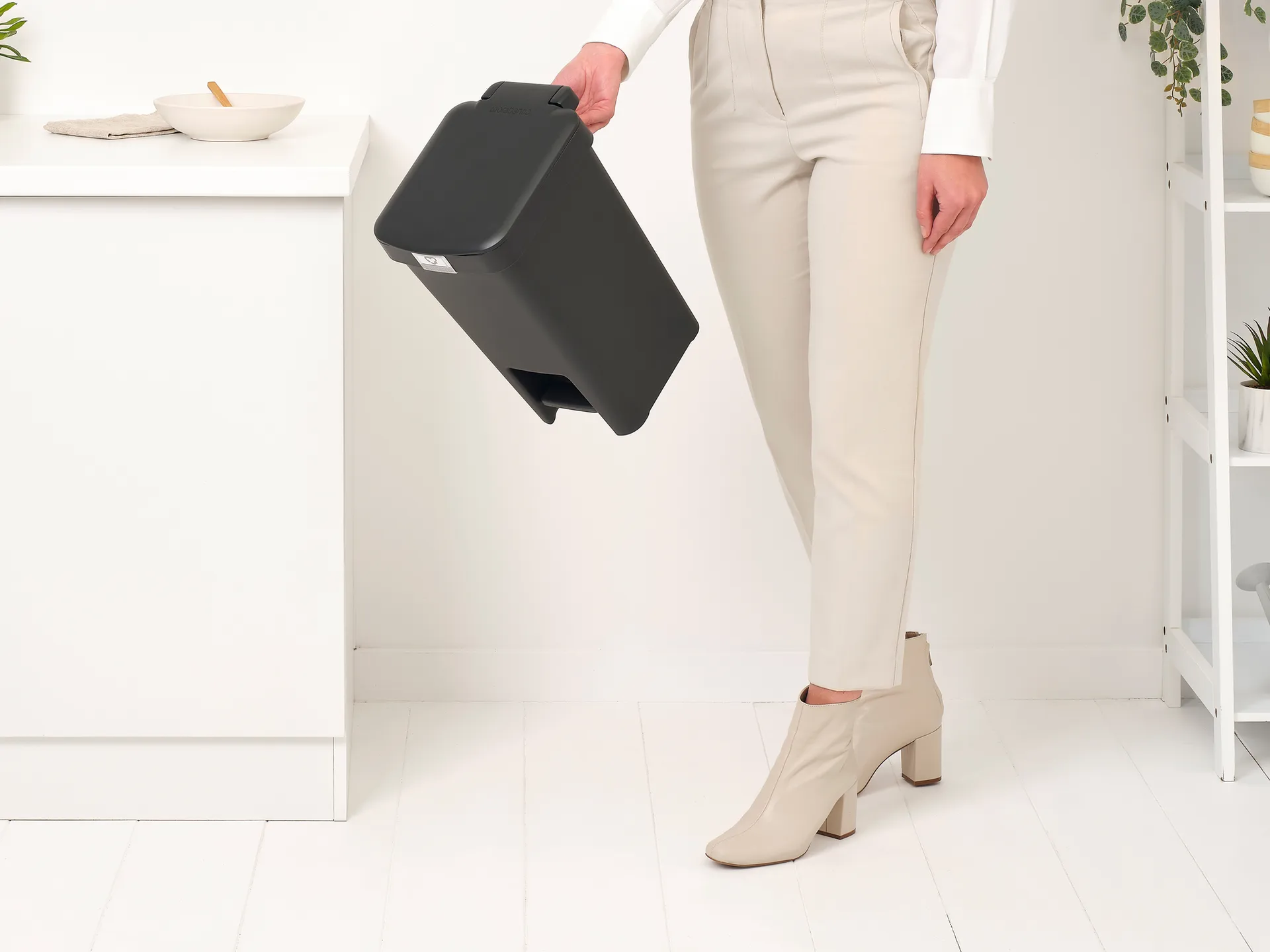 Poubelle à pédale StepUp 10 L, Gris foncé Brabantia