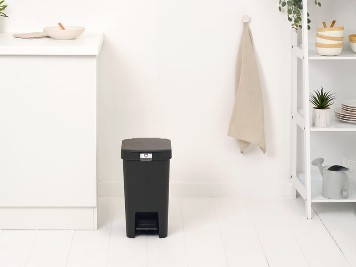 Poubelle à pédale StepUp 16 L, Gris foncé Brabantia