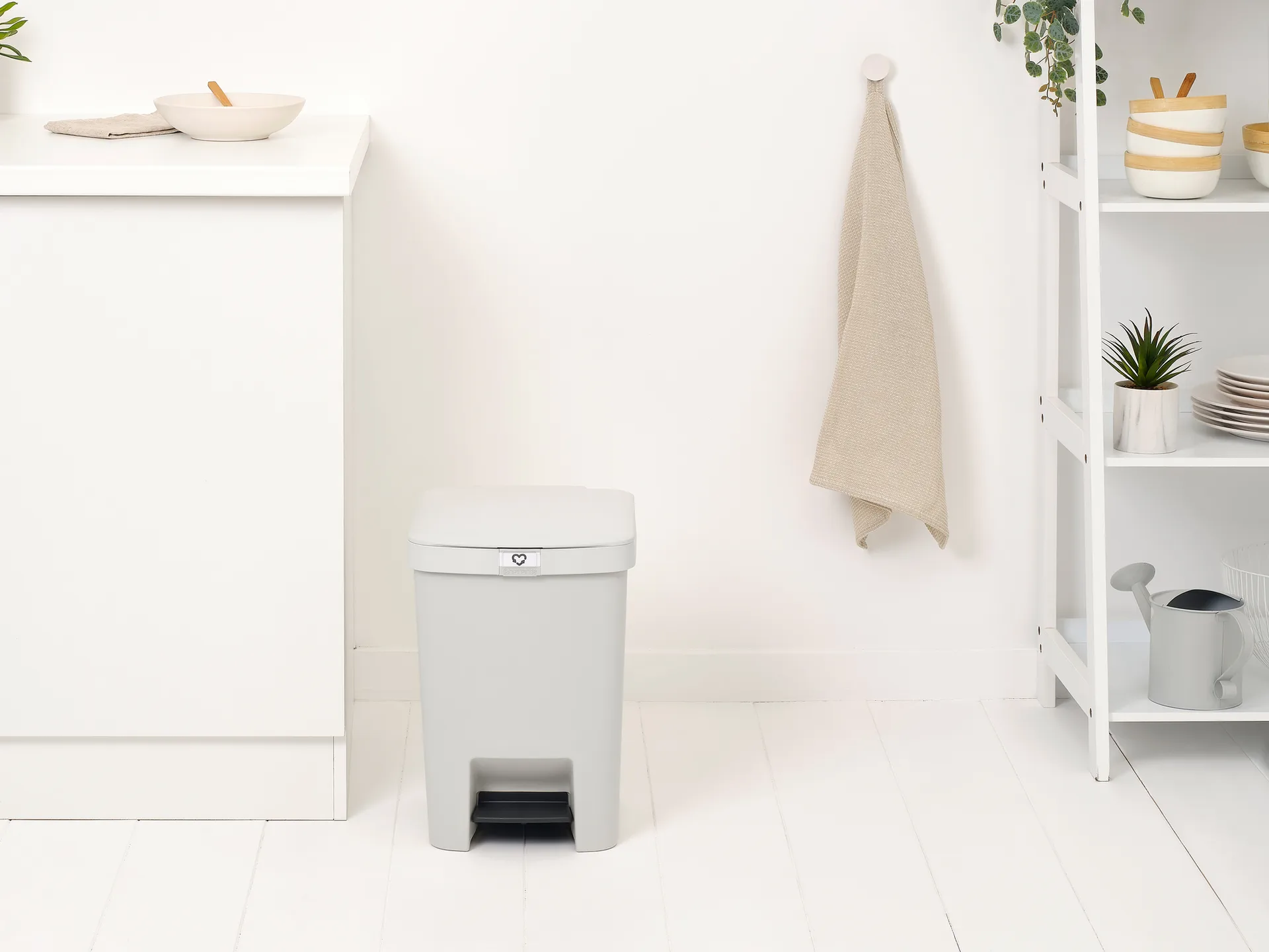 Poubelle à pédale StepUp 25 L, Gris clair Brabantia