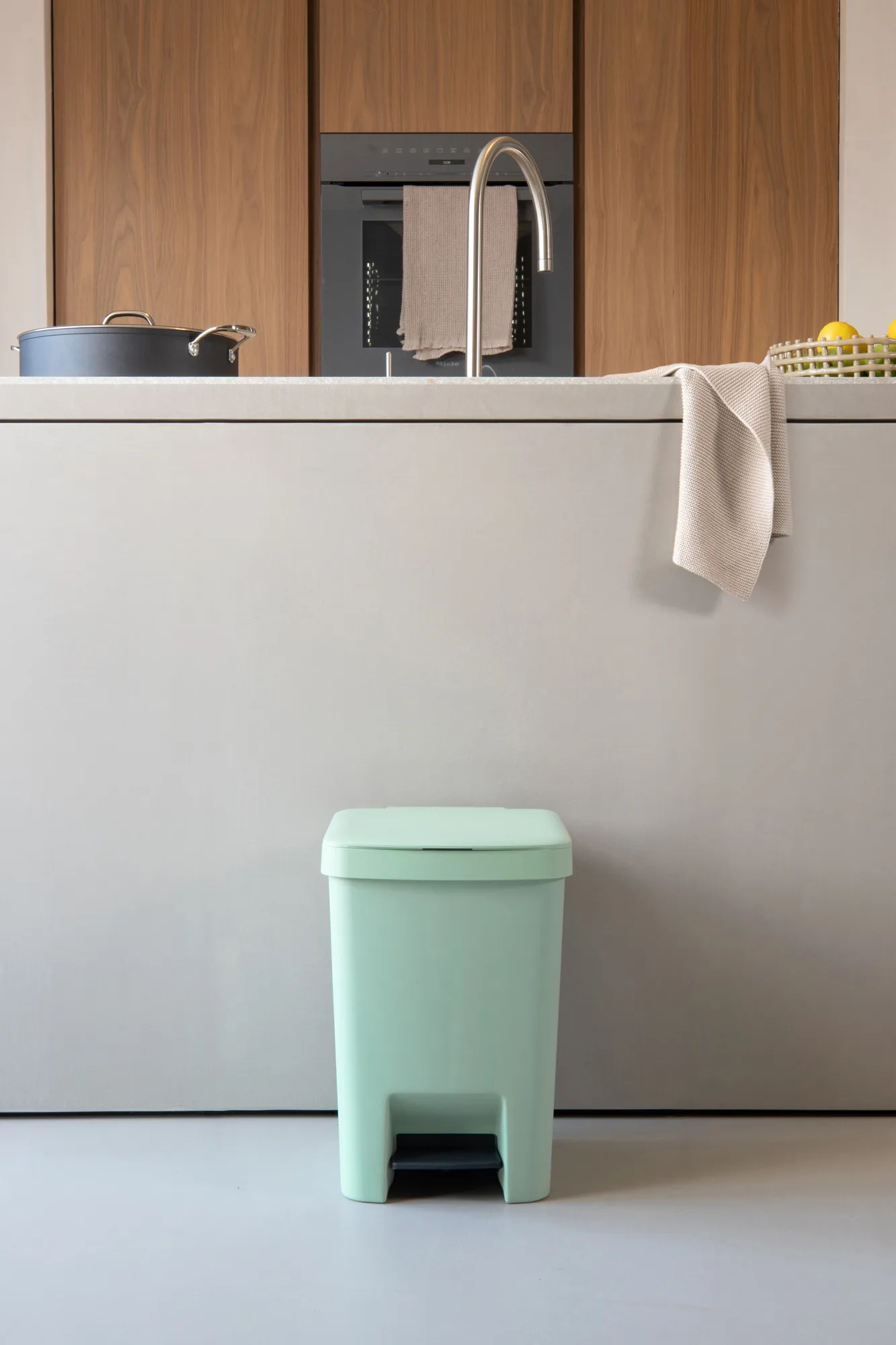 Poubelle à pédale StepUp 25 L, Jade green Brabantia