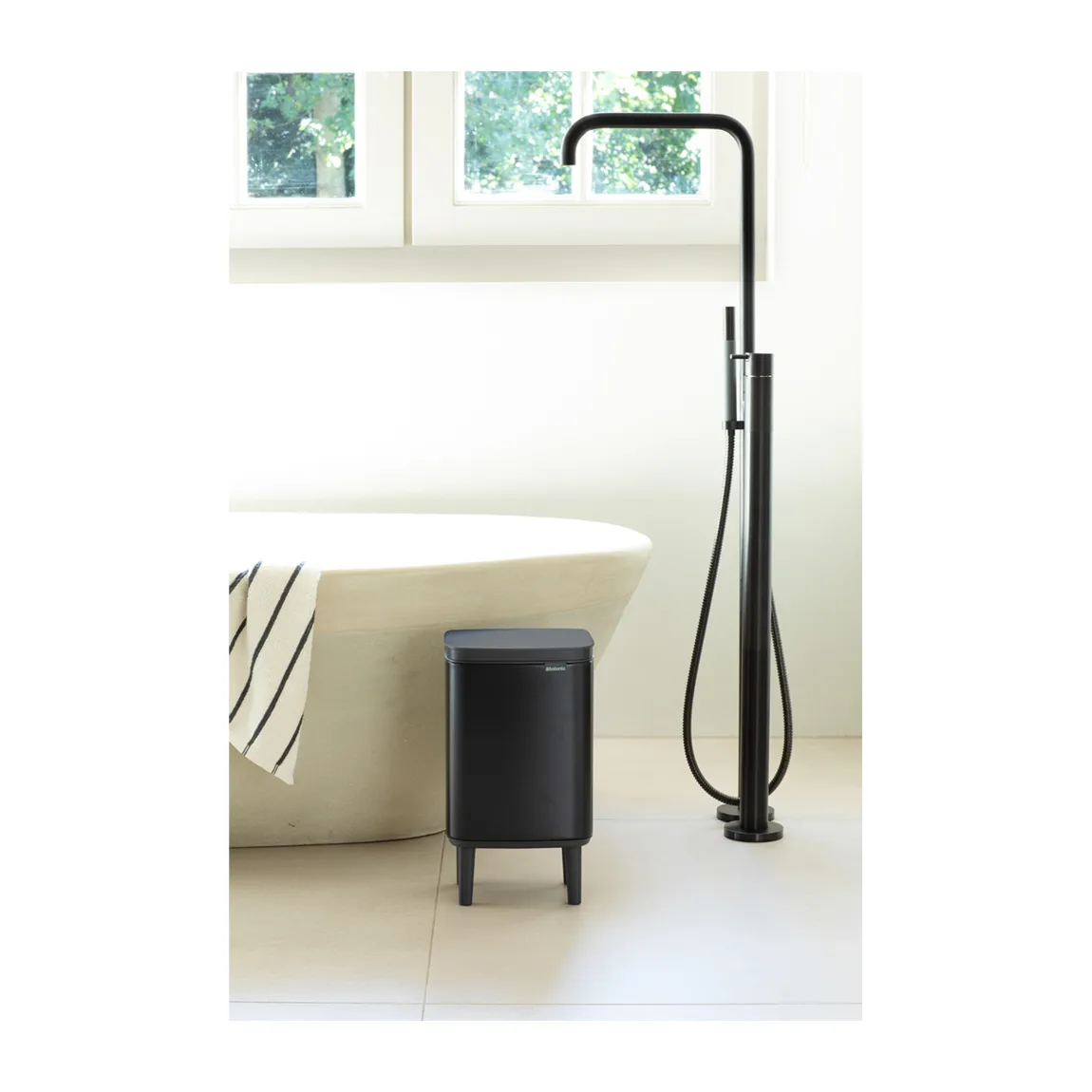 Poubelle haute Bo 7 L, Noir mat Brabantia