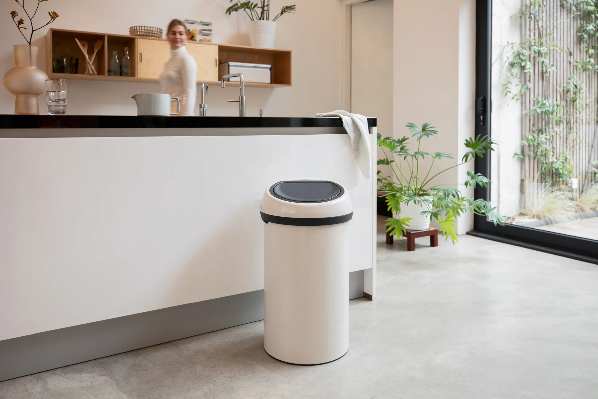 Poubelle ronde Touch Bin 60 litres, Soft Beige Brabantia