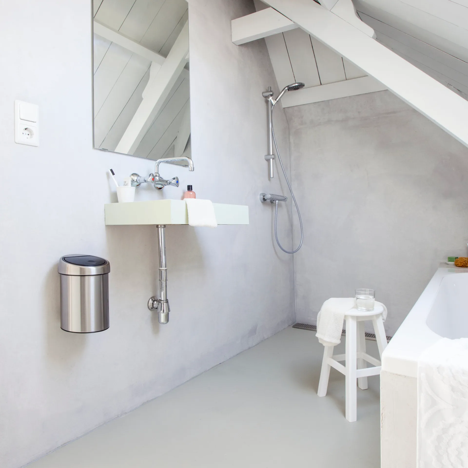 Poubelle Touch Bin murale 3 L, acier mat Brabantia